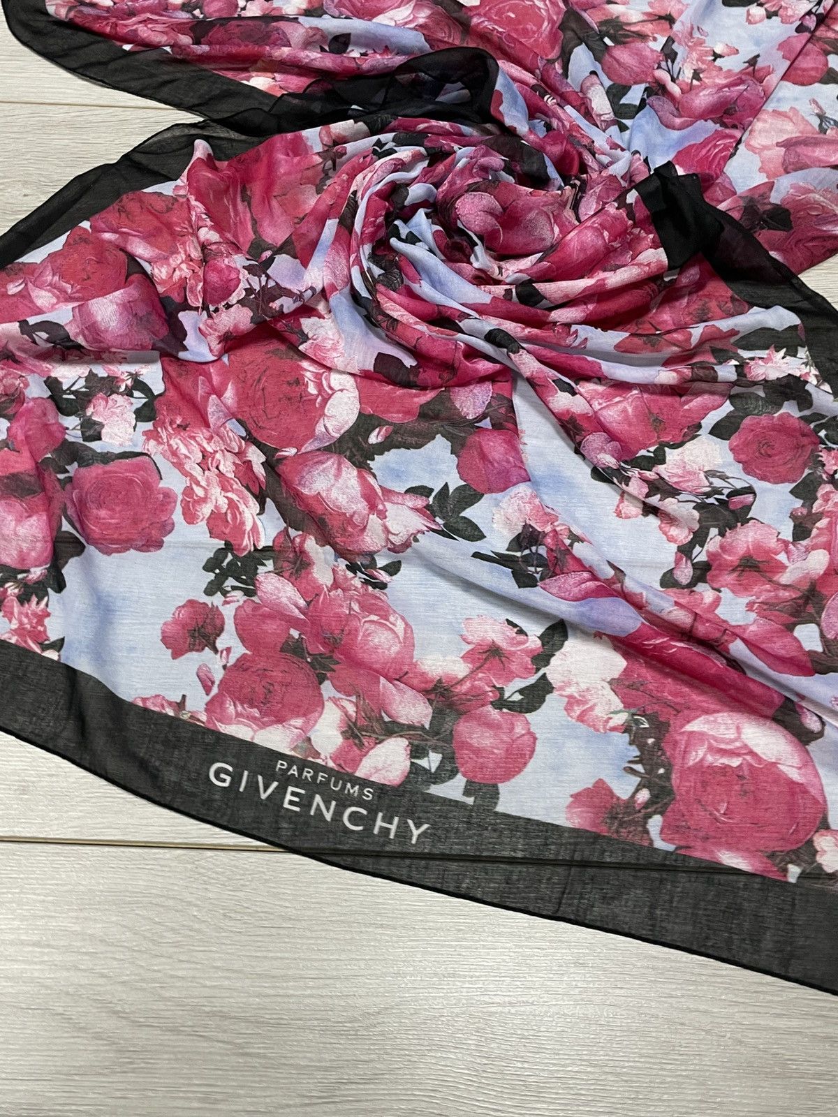 Givenchy Givenchy all over print floral flowers rare big scarf Size ONE SIZE - 2 Thumbnail