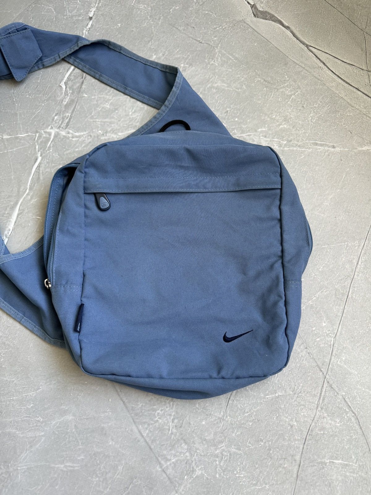 Nike Vintage Nike Sling Bag Swoosh Gorpcore BackPack 90s Y2k Size ONE SIZE - 10 Thumbnail