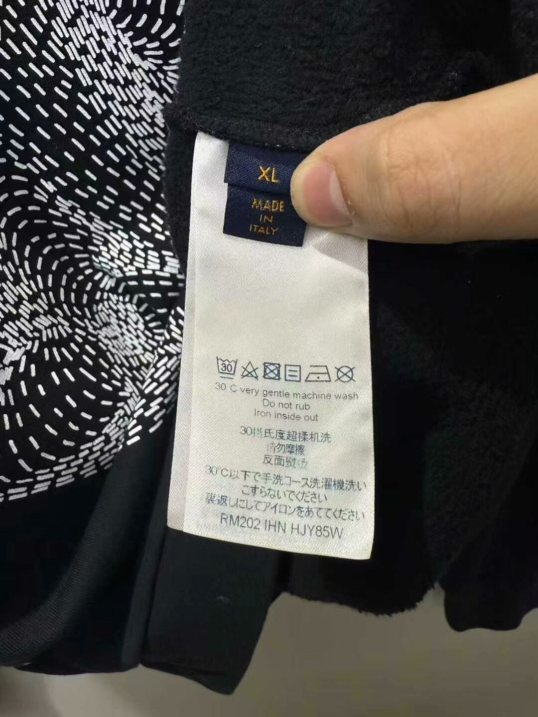 Louis Vuitton louis vuitton black floral logo sweatshirt XL Size US XL / EU 56 / 4 - 3 Thumbnail