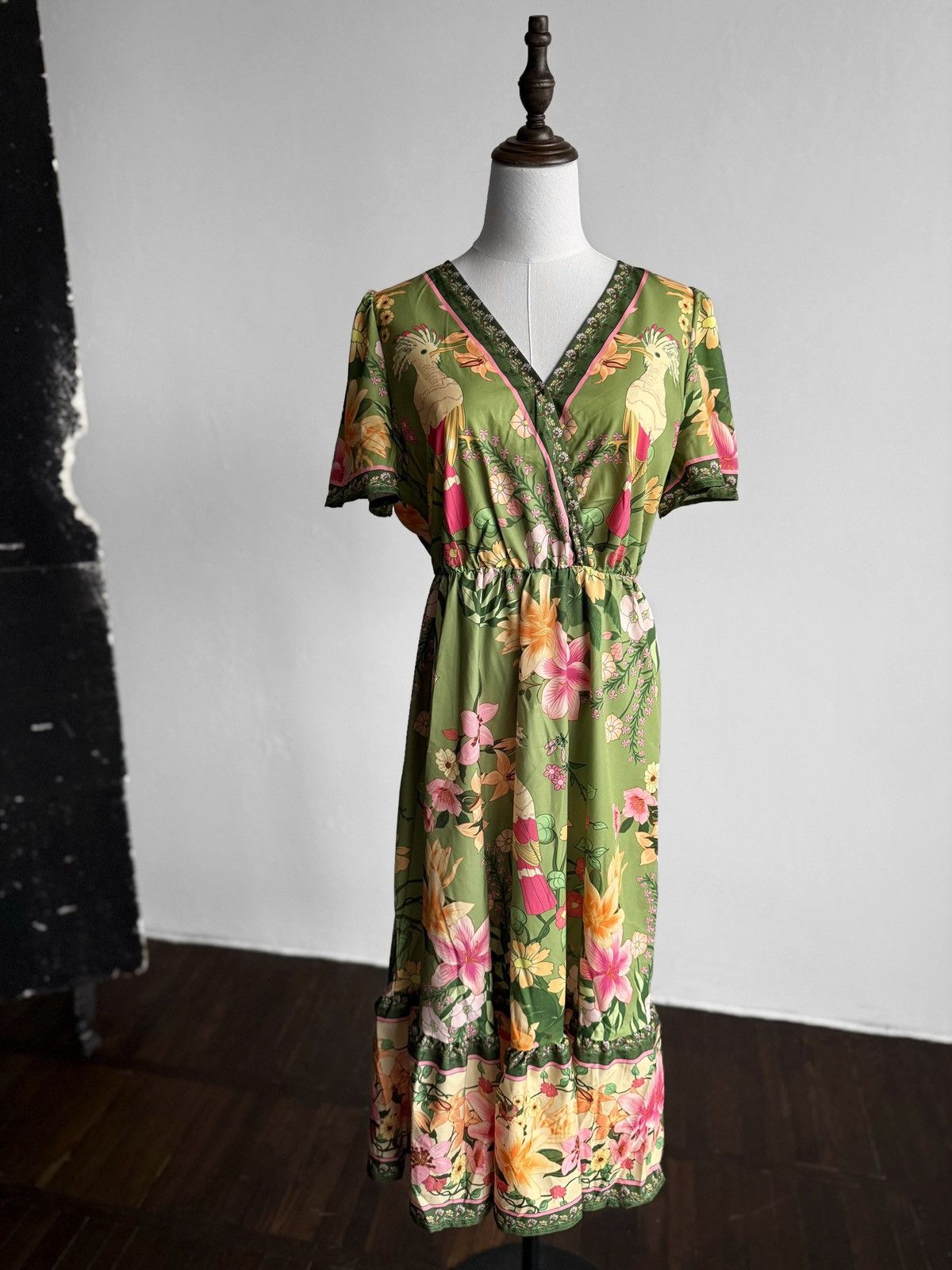 Shein Shein Travachic Floral Print V-Neck Short Sleeve Midi Dress Size M / US 6-8 / IT 42-44 - 7 Thumbnail