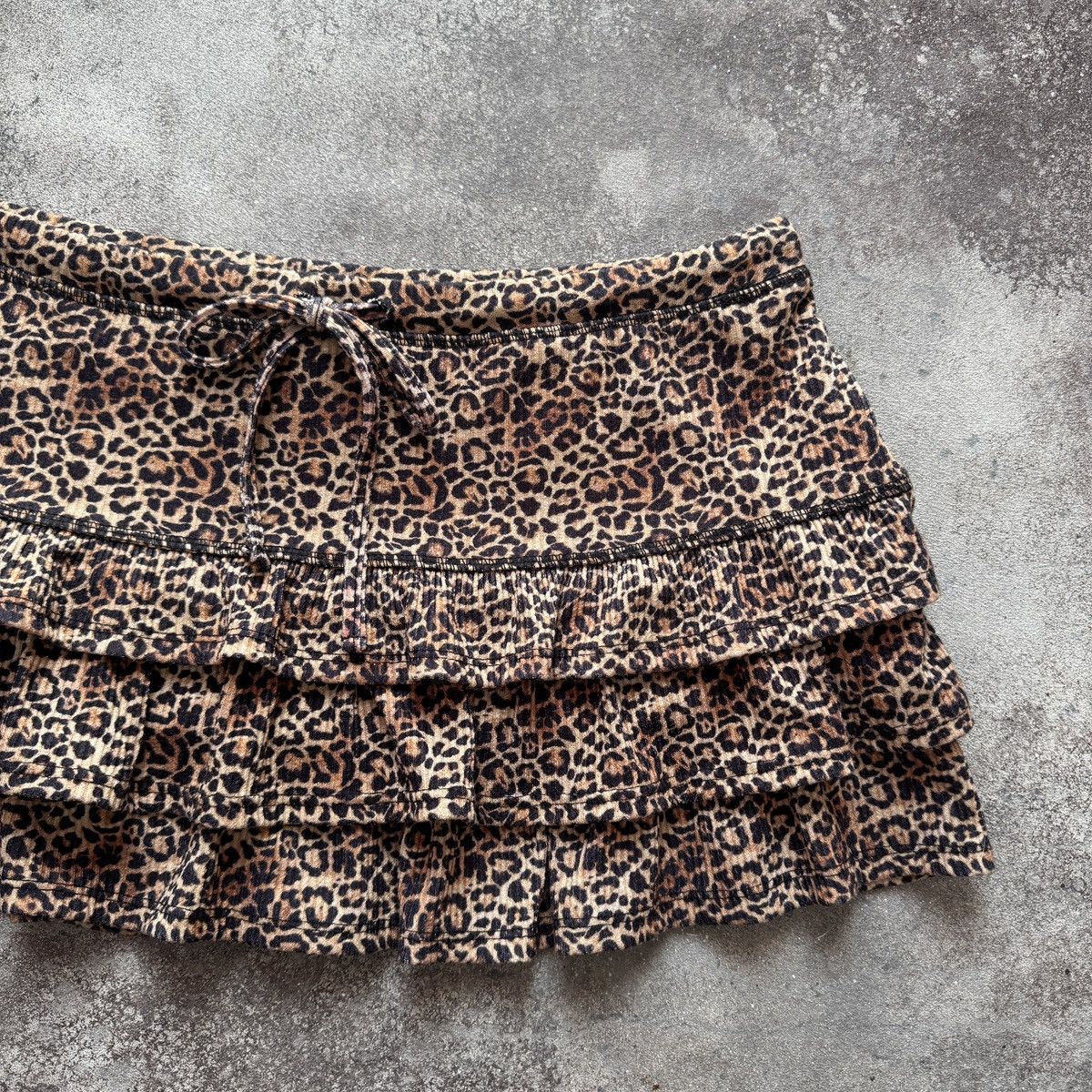 Hysteric Glamour Super Sexy Y2K Leopard Print Low Rise Ruffle Mini Skirt Size 27" / US 4 / IT 40 - 4 Thumbnail