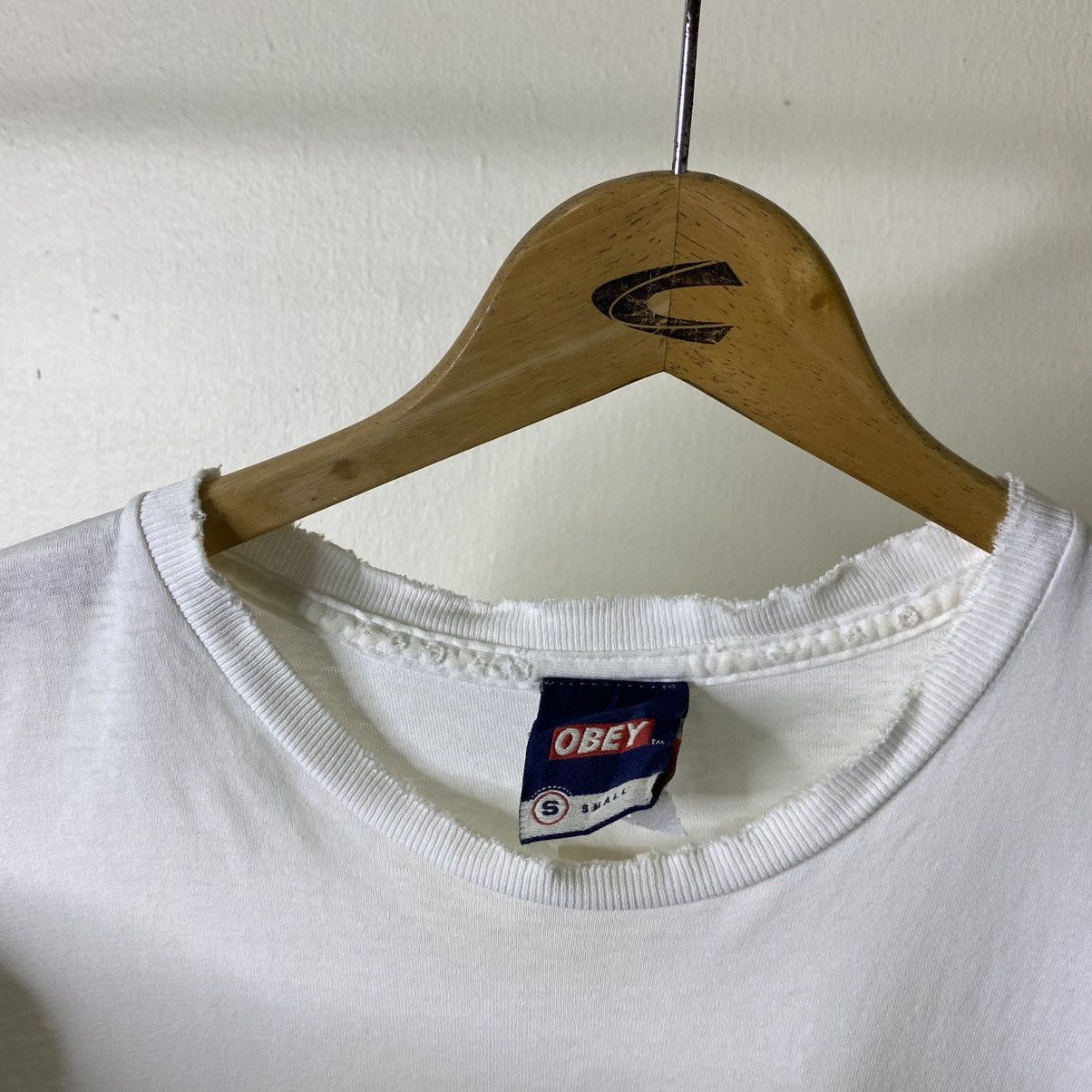 Obey Vintage Y2K Obey Skateboard Box Logo Distressed Skater Tee Size US S / EU 44-46 / 1 - 4 Thumbnail
