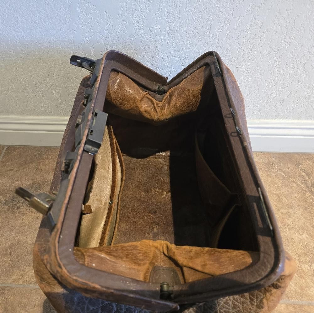Corbin Vintage Leather | CORBIN | 1897 Gladstone Bag Size ONE SIZE - 4 Thumbnail