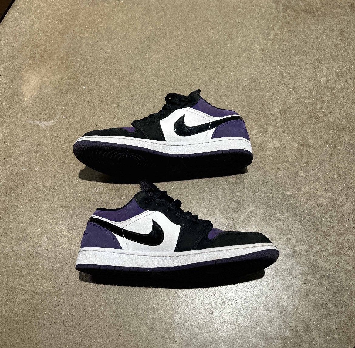 Nike Jordan 1 Low ‘Court Purple’ Size US 10.5 / EU 43-44 - 2 Thumbnail