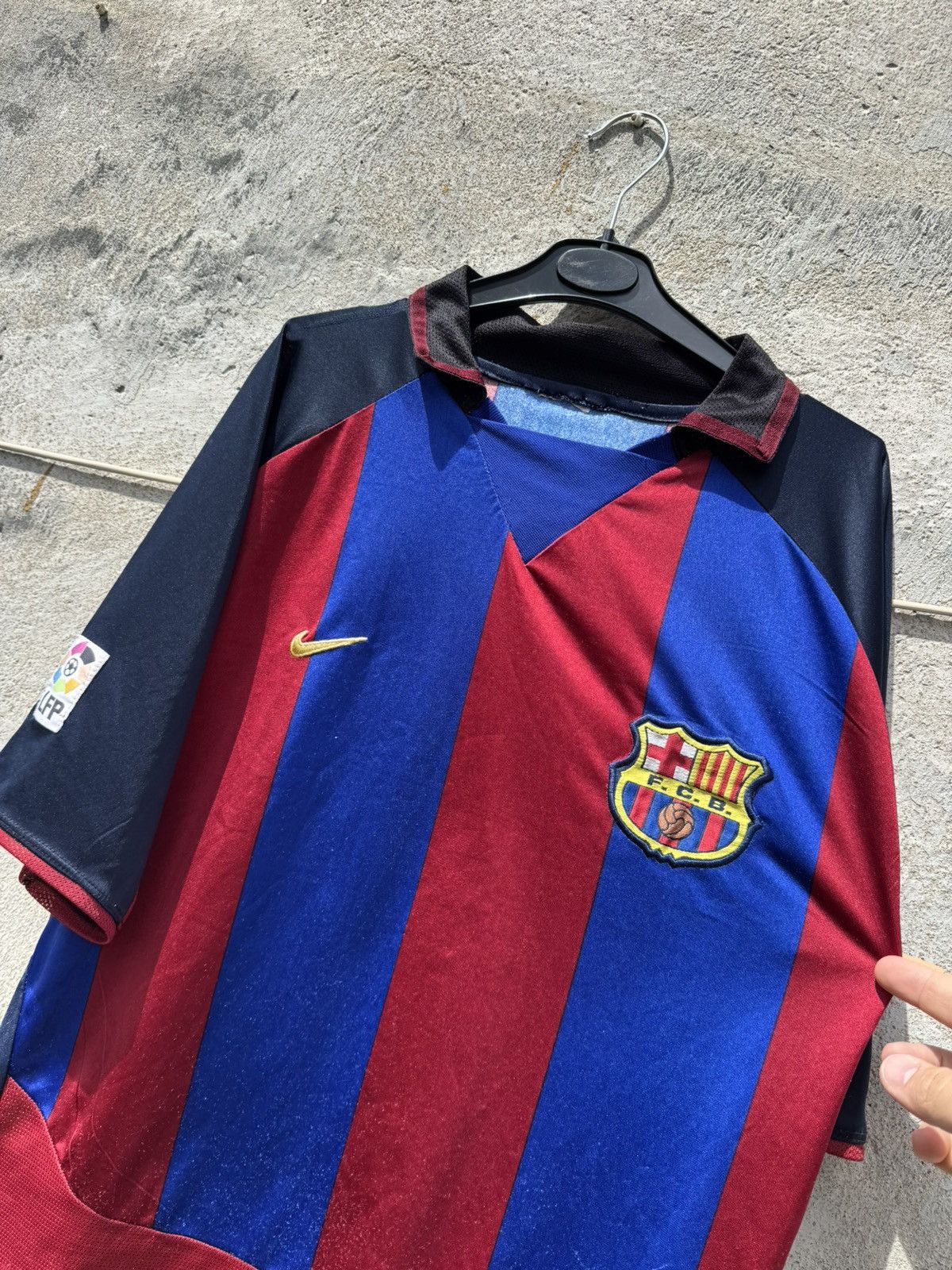 Nike FC Barcelona Vintage Ronaldino #10 Soccer Jersey y2k brazil Size US L / EU 52-54 / 3 - 3 Thumbnail