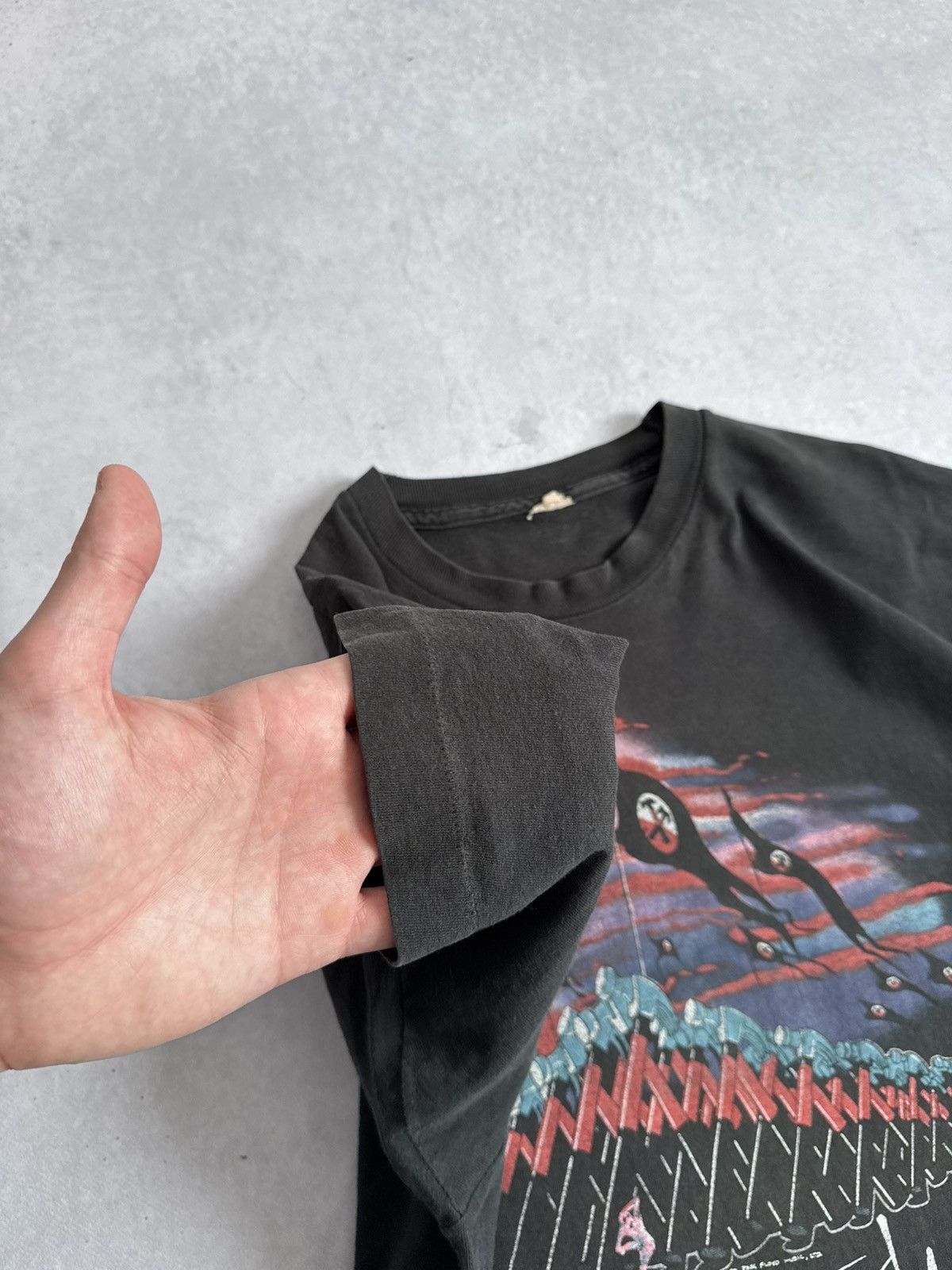Other Vintage Pink Floyd The Wall 1982 Rare Rock Band Tee Faded Size US L / EU 52-54 / 3 - 5 Thumbnail