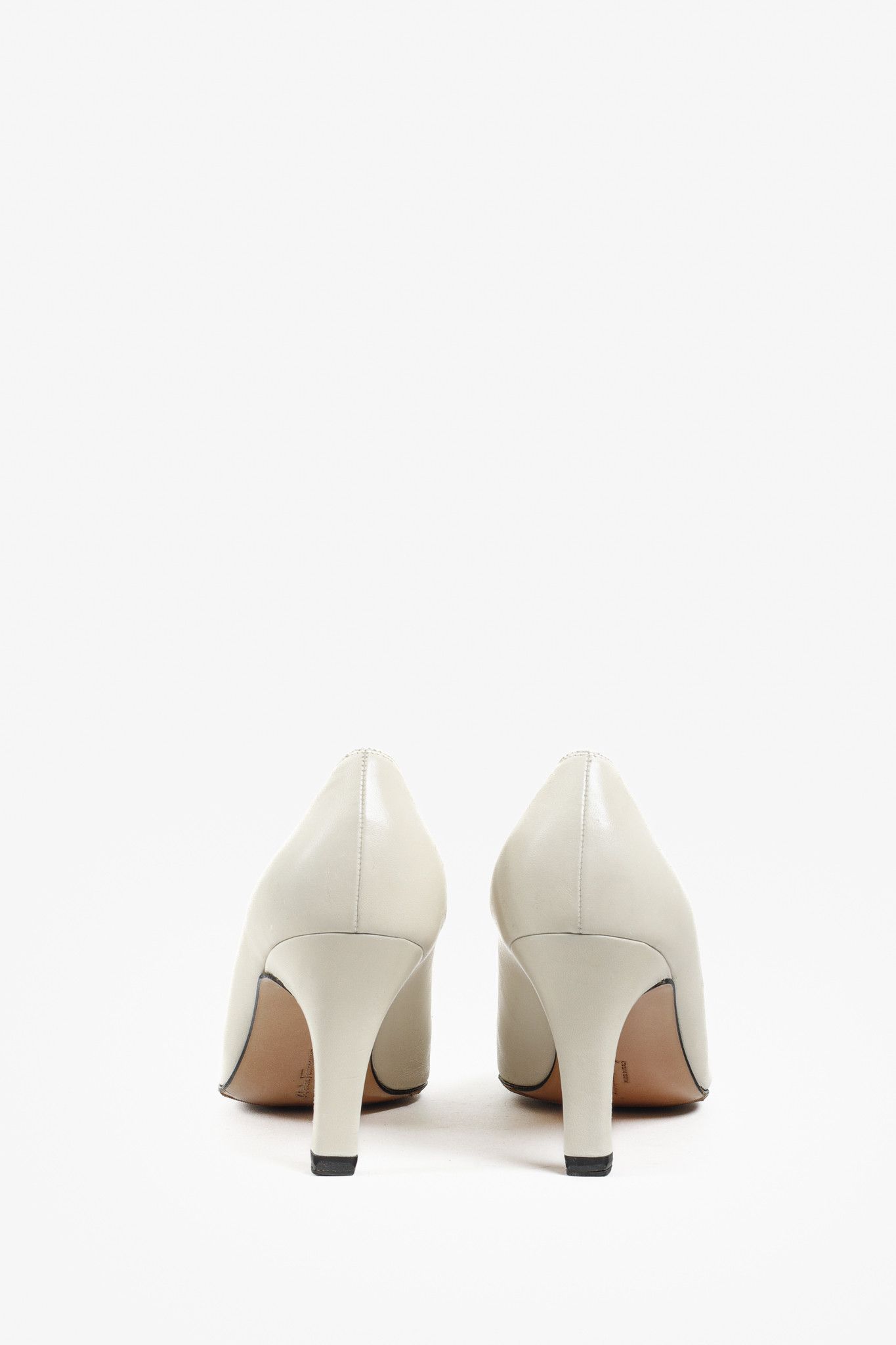 Salvatore Ferragamo Salvatore Ferragamo Classic Two-Tone Black Beige Pump Size US 10 / IT 40 - 3 Thumbnail