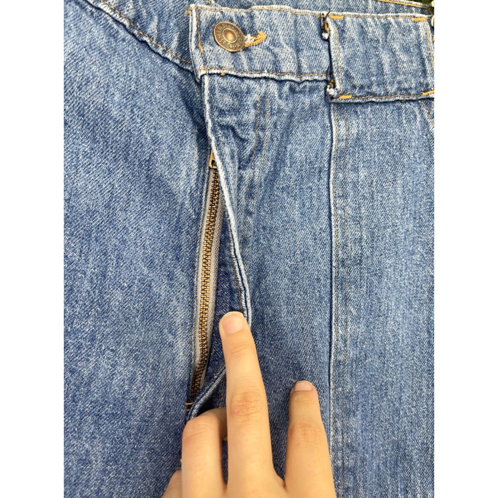 Levi's VINTAGE Levi's Bell Bottom Jeans Jeans Womens 28x33 Medium Wash 1970s Hipster Bohemian 90s Mens Girls? Size 34" / US 12 / IT 48 - 7 Thumbnail