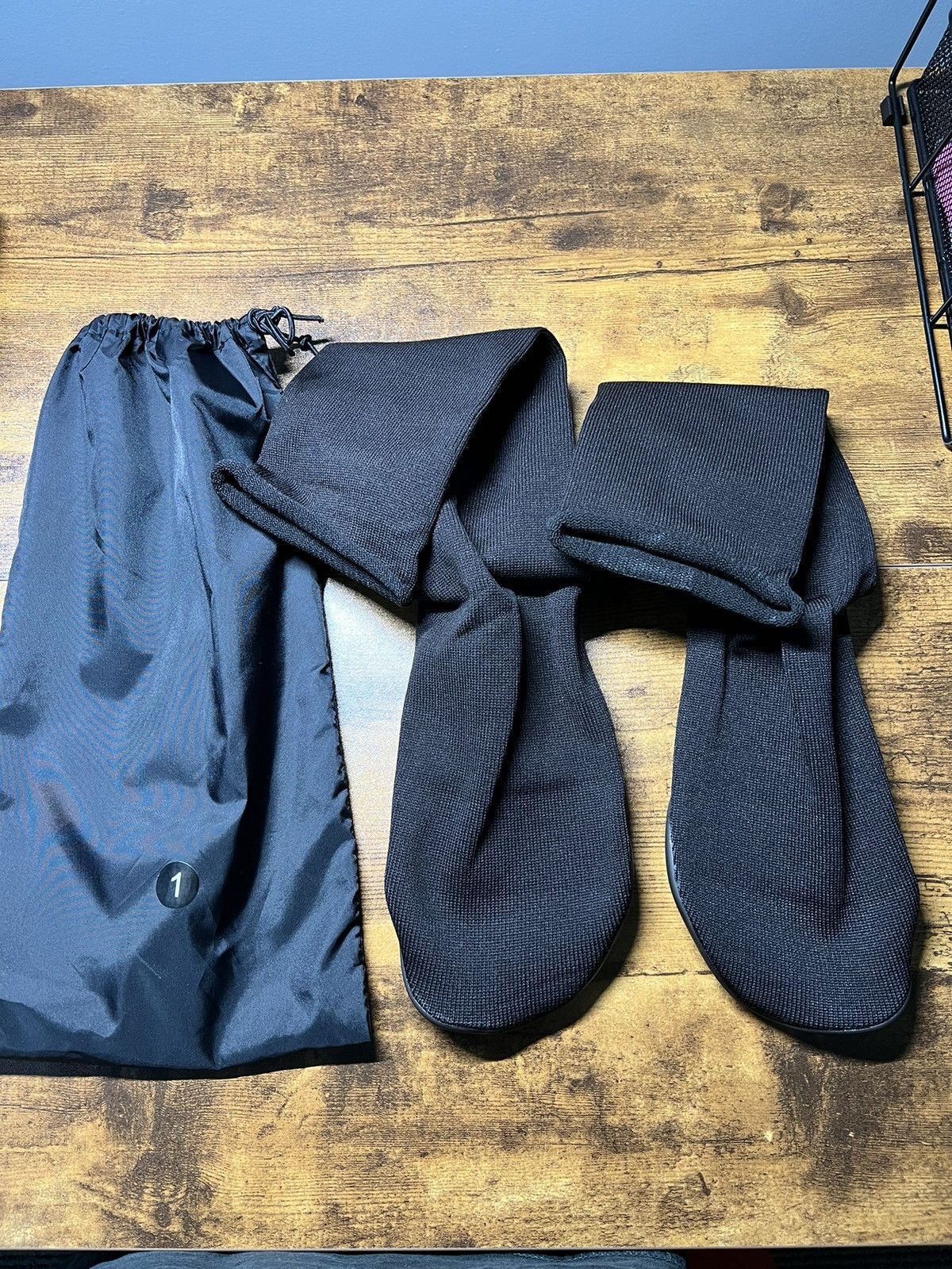 Yeezy Yeezy Pods Size US 12 / EU 45 - 3 Thumbnail