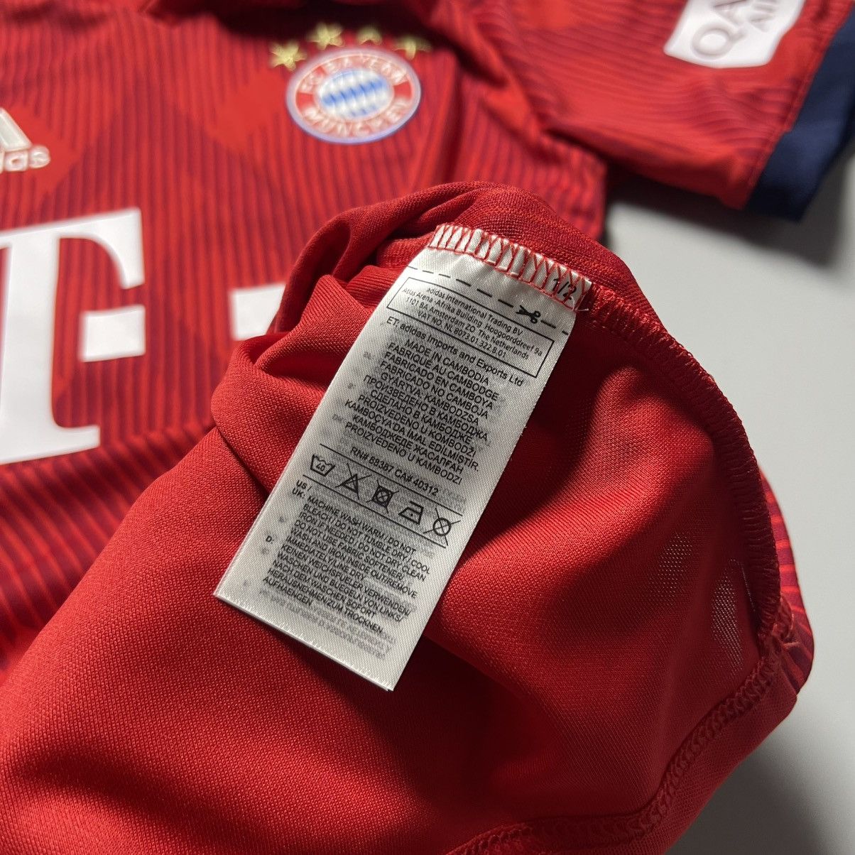 Adidas L KIDS SIZE BAYERN ADIDAS 2018/2019 SOCCER JERSEY #11 JAMES Size US XS / EU 42 / 0 - 9 Thumbnail