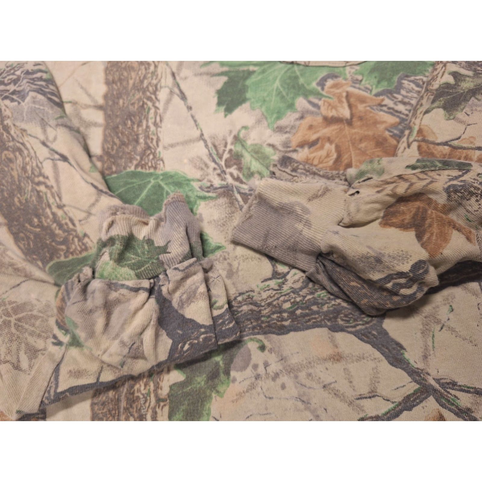 Jerzees VINTAGE Jerzees Realtree Camouflage Distressed Pocket Hunting Shirt 2XL Grunge Men Long Sleeve T-Shirt Green 90s Outdoor Pockets Mens Size US XXL / EU 58 / 5 - 4 Thumbnail