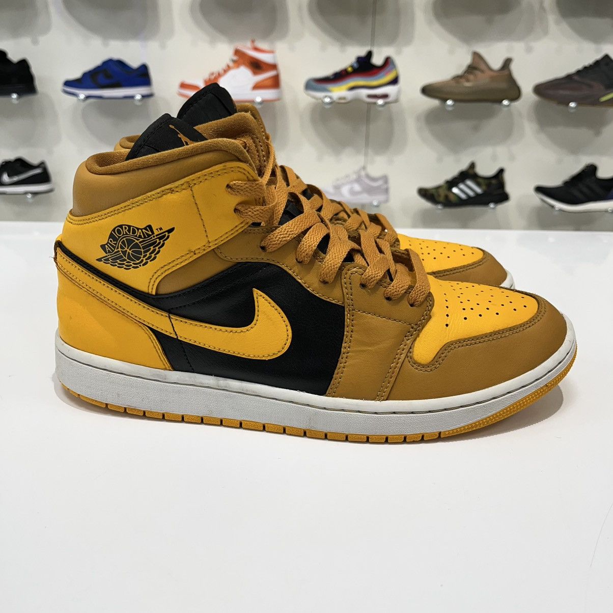 Nike Air Jordan 1 Mid Chutney Taxi (W) Size US 12 / IT 42 - 7 Thumbnail