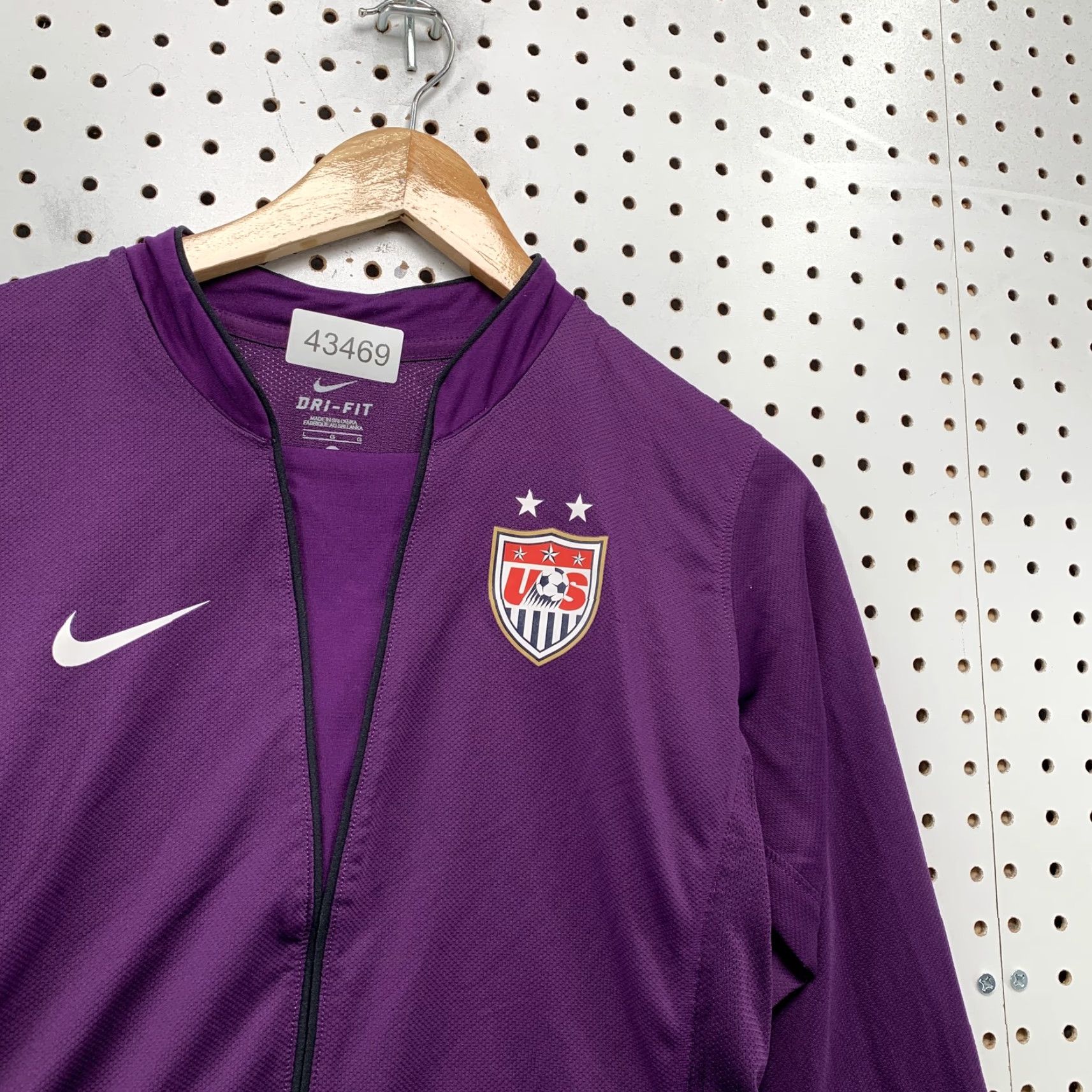 Nike **Nike USA Soccer Dri-FIT Women's Large Purple Zip-Up Jacket** User: **Nike USA Soccer Dri-FIT Purple Women's Large Zip-Up Jacket** Size L / US 10 / IT 46 - 7 Thumbnail