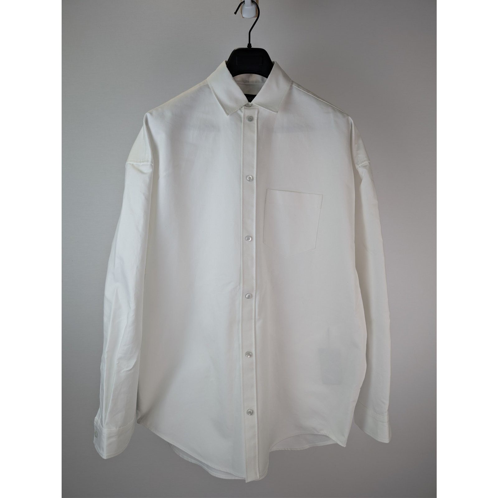 Balenciaga o1rshd1 Cotton Poplin Long-Sleeved Outerwear Shirt in White Size US XS / EU 42 / 0 - 7 Thumbnail