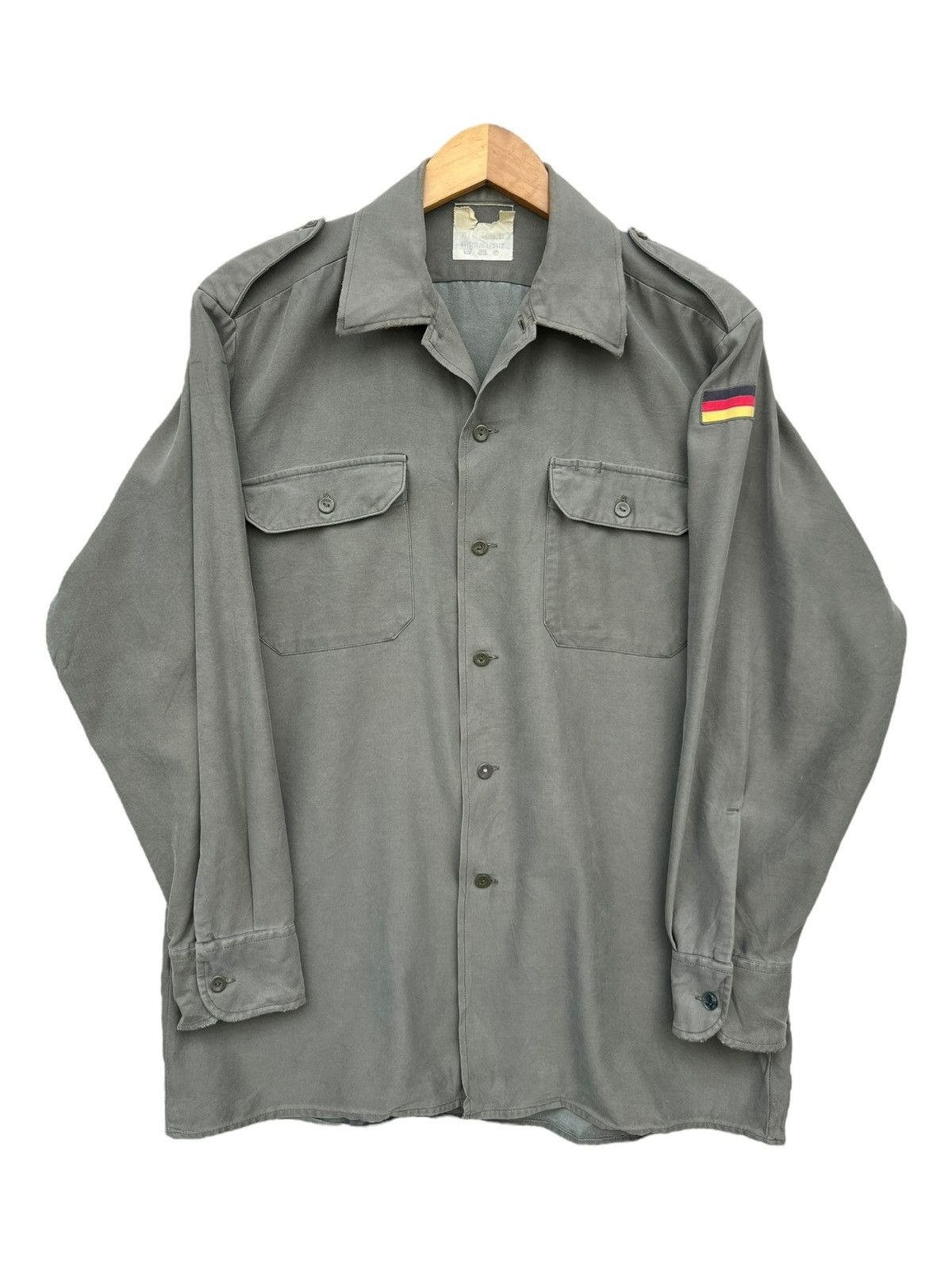 Vintage Vintage 70 80 90 Military Germany Green Button Up Shirt Size US L / EU 52-54 / 3 - 1 Thumbnail