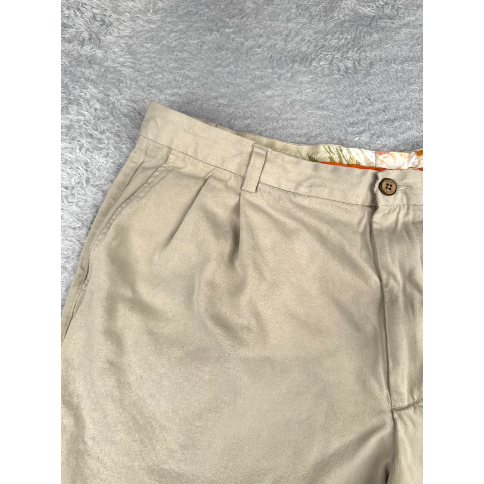 Tommy Bahama Tommy Bahama Shorts Men 36 Beige Bermuda Silk Blend Pleated Beach Vacation 36x9 Size US 36 / EU 52 - 4 Thumbnail