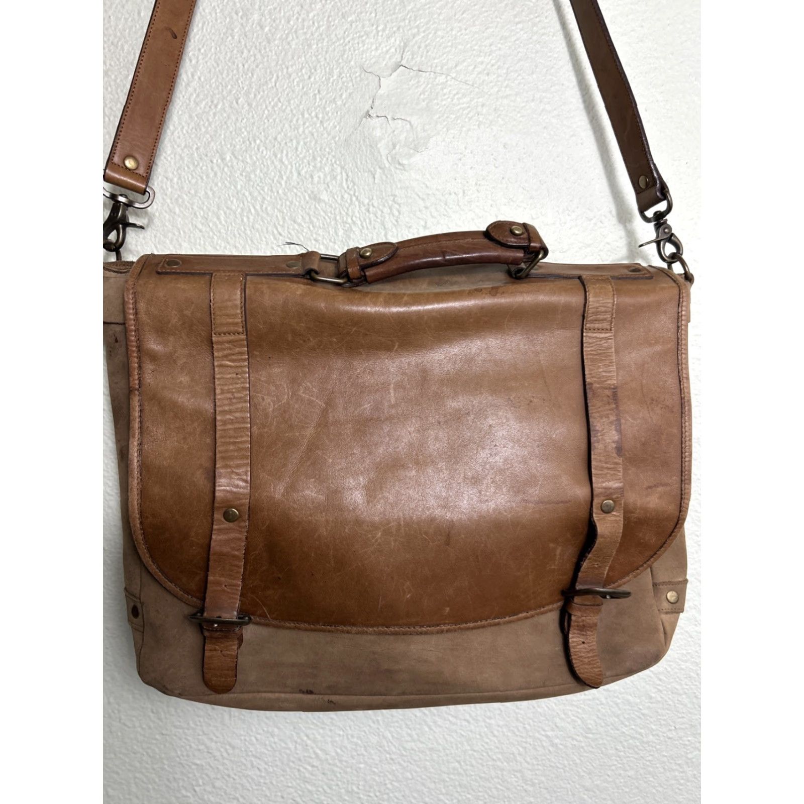 Vintage Vintage Y2K Brown Leather Crossbody Bag 14x11x6 User: Vintage Y2K Brown Leather Crossbody Bag 14x11x6 Size ONE SIZE - 2 Thumbnail