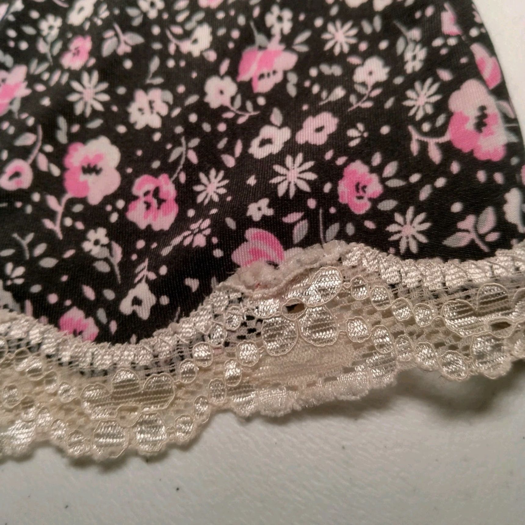 Laura Ashley Laura Ashley Tank Top Camisole Women L Black Pink Floral Lace Sleepwear Couquette Size L / US 10 / IT 46 - 3 Thumbnail
