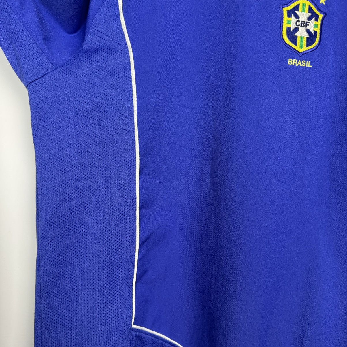 Nike BRAZIL 2004 2005 AWAY FOOTBALL SHIRT SOCCER JERSEY NIKE Size US L / EU 52-54 / 3 - 13 Thumbnail