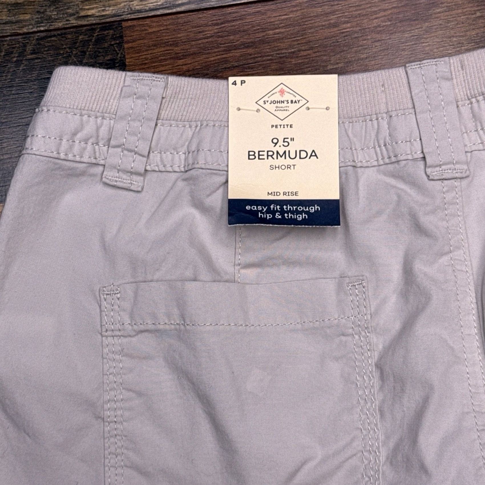 Vintage VINTAGE not vintage; St. John's Bay Bermuda Shorts 4 Petite Beige Mid Rise Stretch New -- (reuse structure) Size 27" / US 4 / IT 40 - 7 Thumbnail