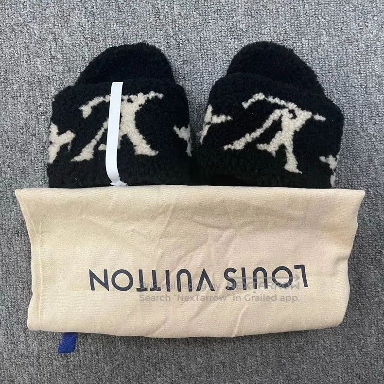 Louis Vuitton LOUIS VUITTON Flat Thong Slippers. Size US 6 / IT 36 - 9 Thumbnail