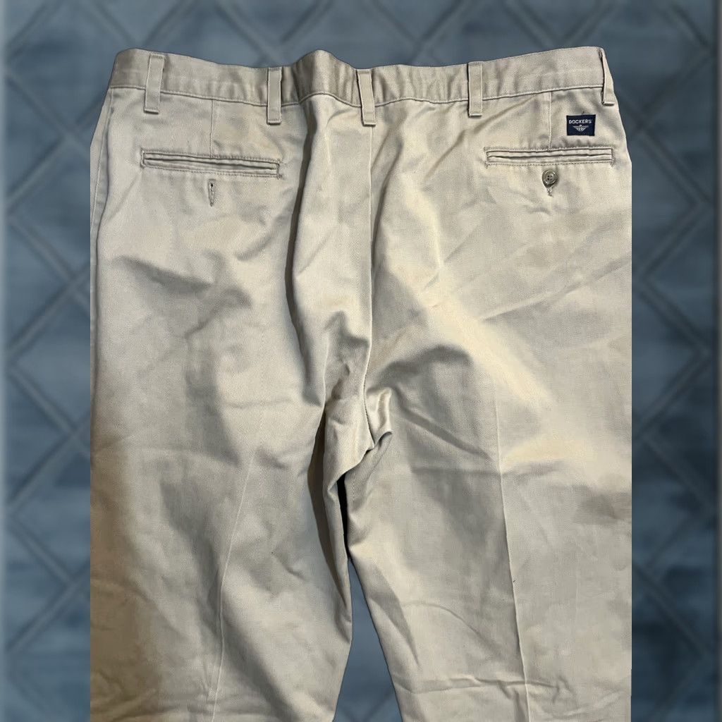 Dockers DOCKERS Classic Fit Pleated Dress Pants 40x29 Khaki Beige Vintage Distressed (Men) Pants Chinos 40 Regular Inseam 29 Navy? Size US 40 / EU 56 - 1 Thumbnail