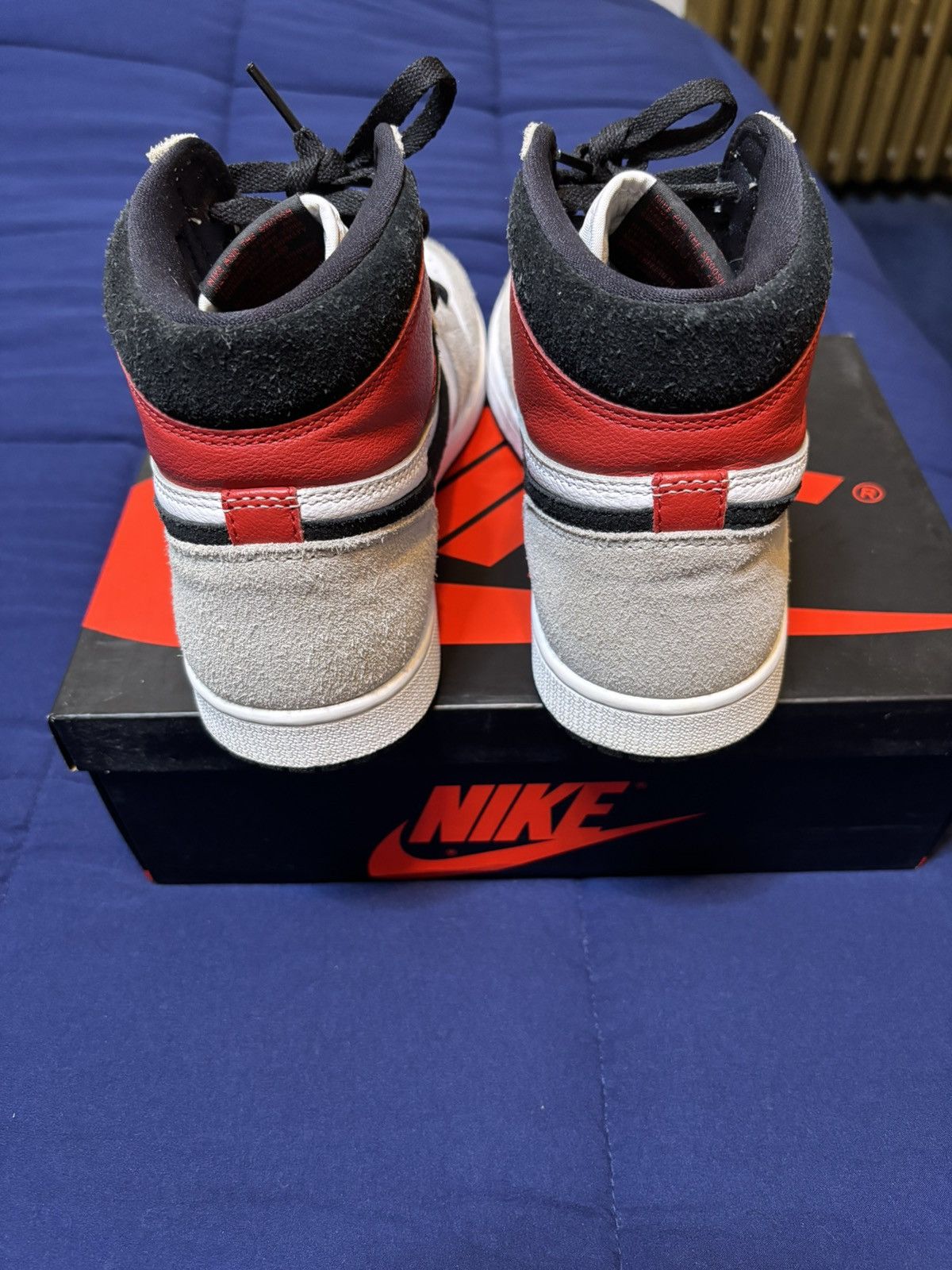 Jordan Brand Jordan 1 High Retro Smoke Gray 2020 Size 9.5 Size US 9.5 / EU 42-43 - 5 Thumbnail