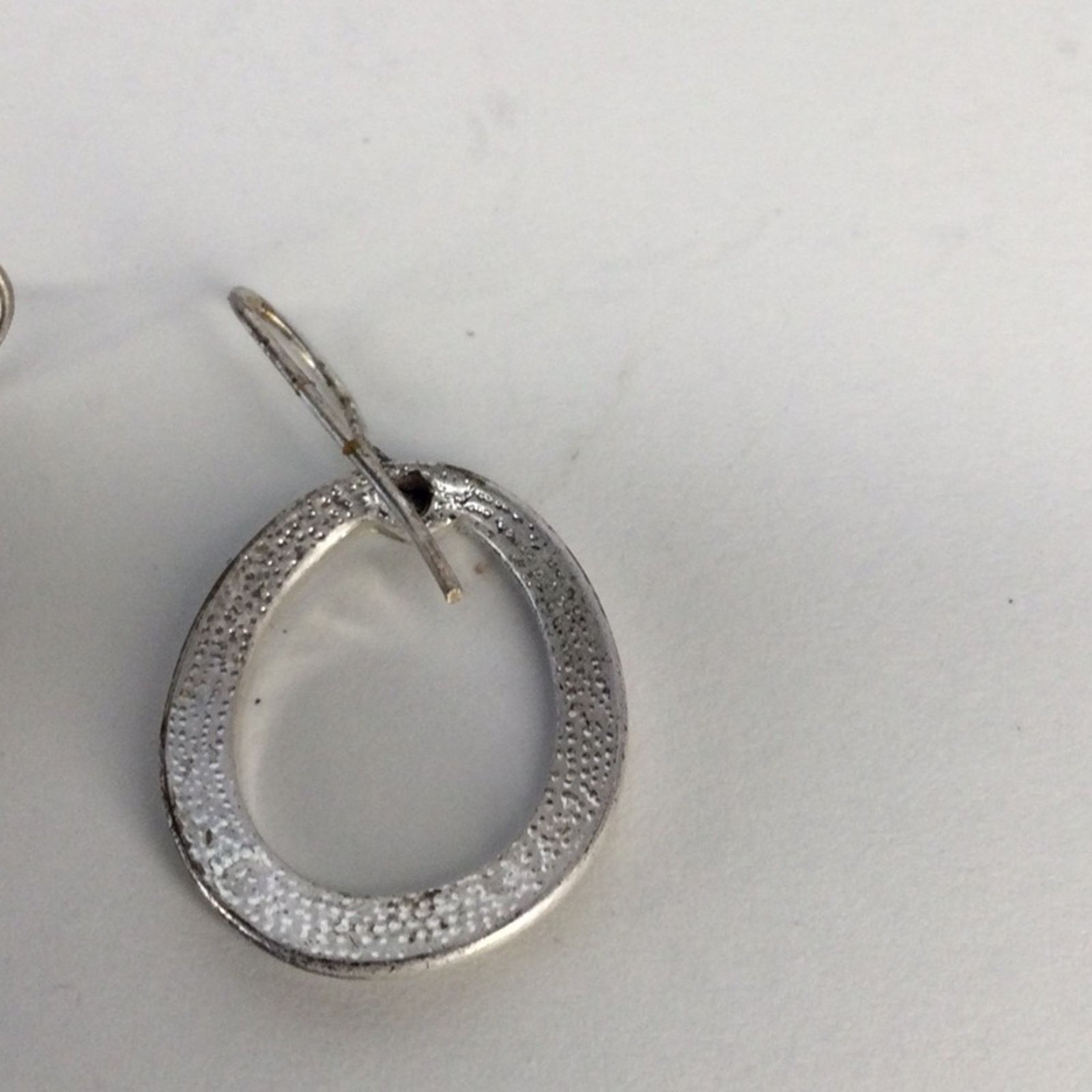 Other Silver Tone Small Vintage 1980's Hammered Oval Earrings Size ONE SIZE - 7 Thumbnail