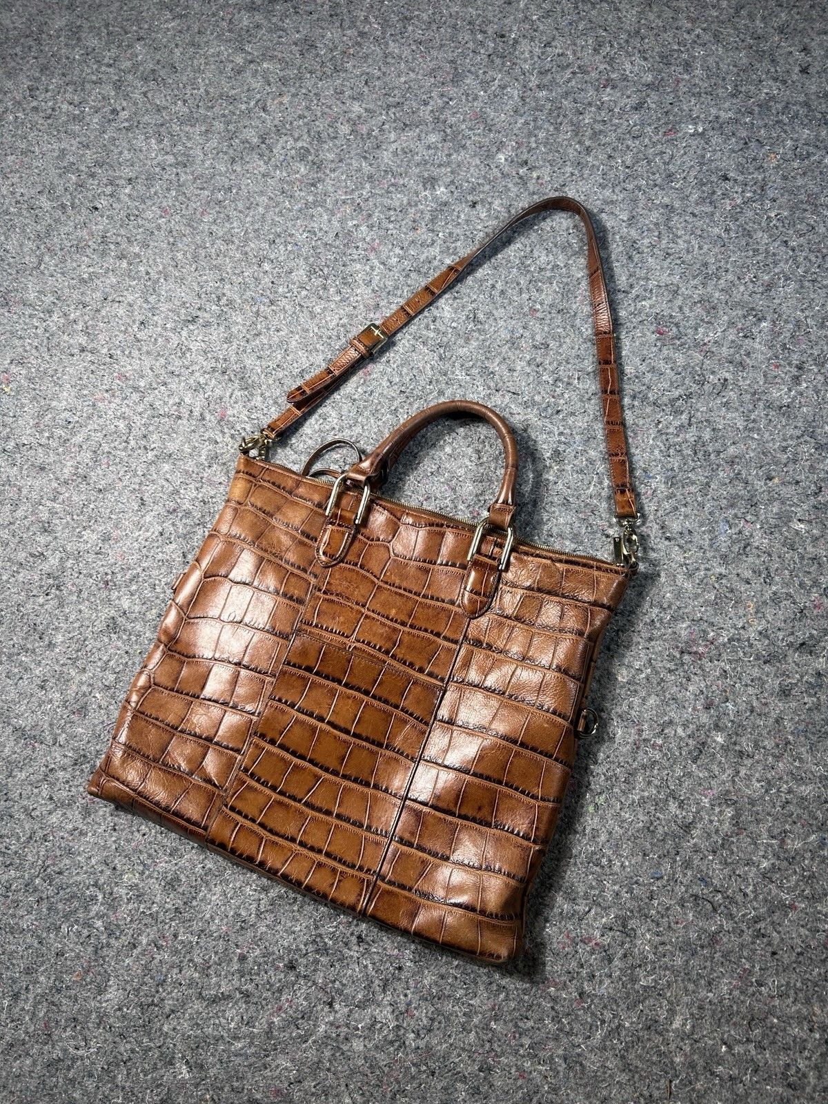 G.I.L.I. Got It Love It Brown Croc Embossed Leather Tote Bag, Women's