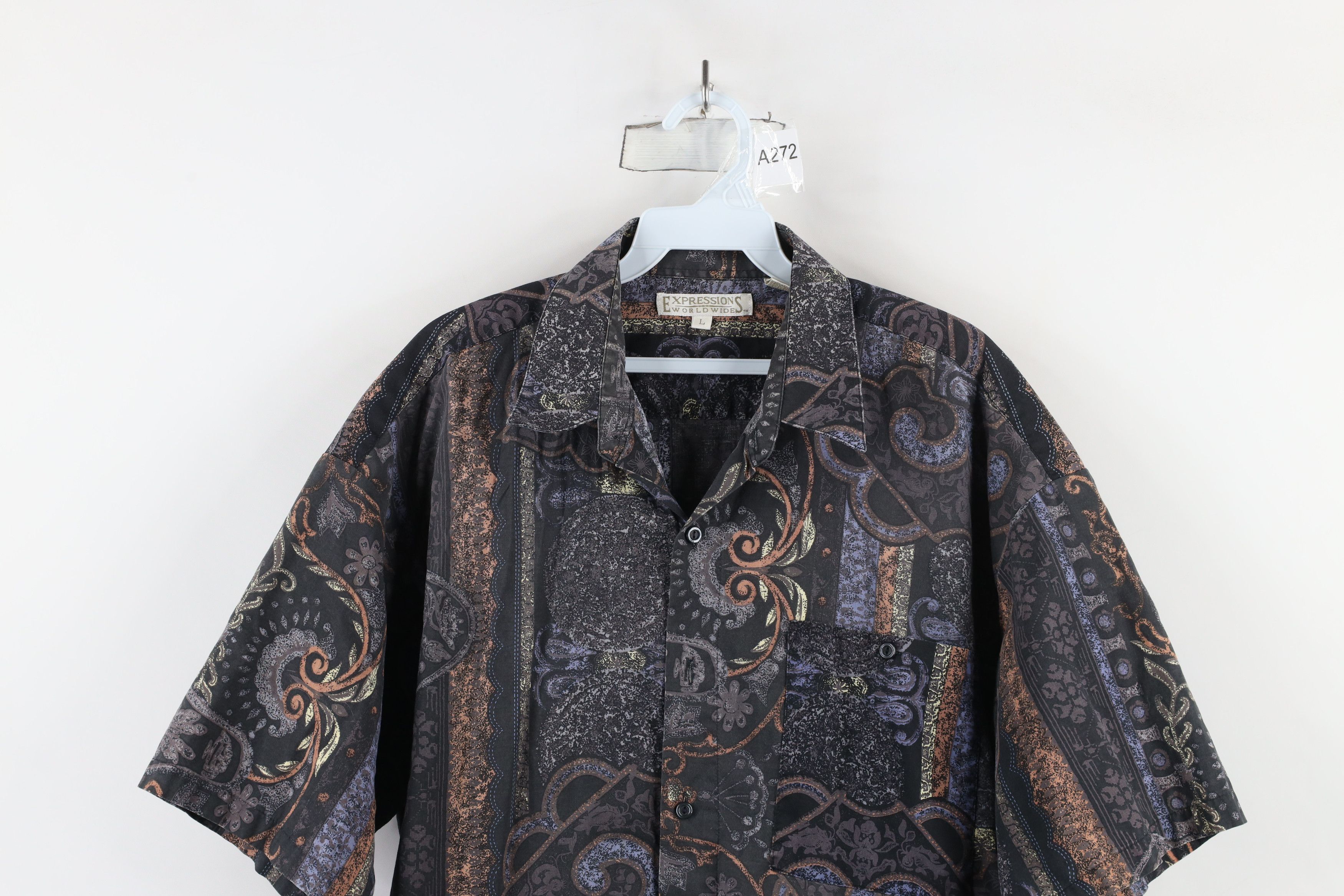 Vintage Vintage 90s Streetwear Rainbow Short Sleeve Button Shirt Size US L / EU 52-54 / 3 - 2 Thumbnail