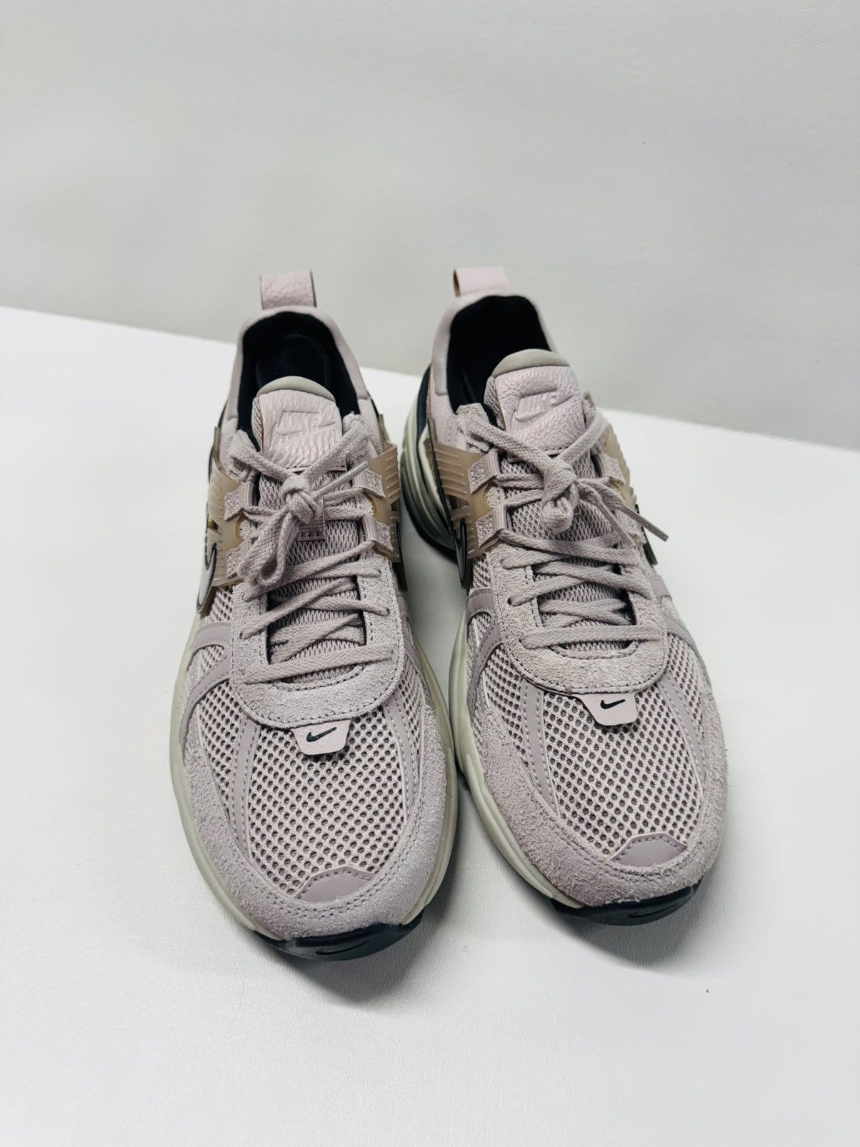 Nike Nike V2K Run Platinum Violet/Chrome-Light Bone-Black Size US 9.5 / IT 39.5 - 4 Thumbnail