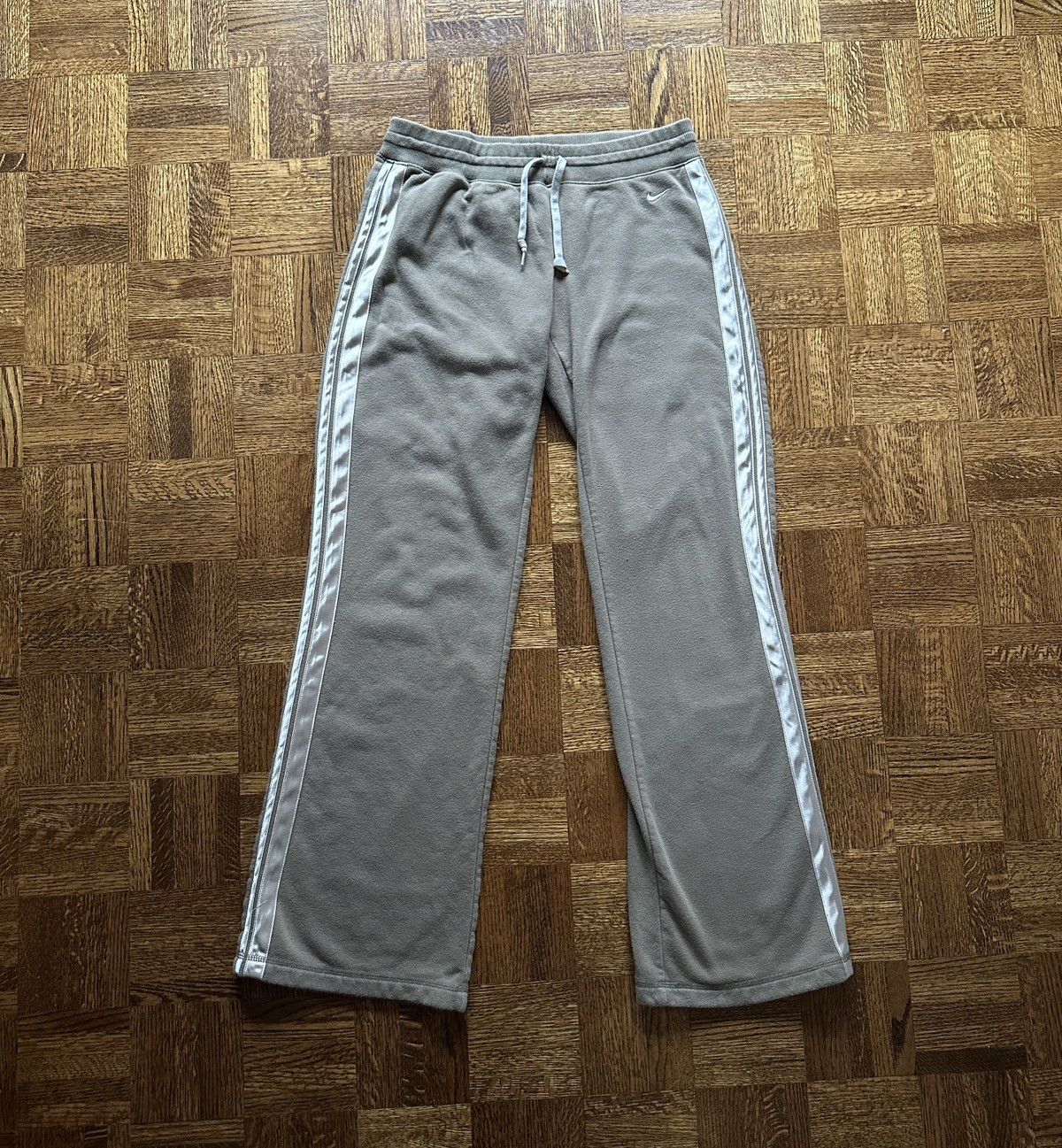 Nike Vintage Y2K Nike Flared Track Sweatpants Size M Size 30" / US 8 / IT 44 - 1 Thumbnail