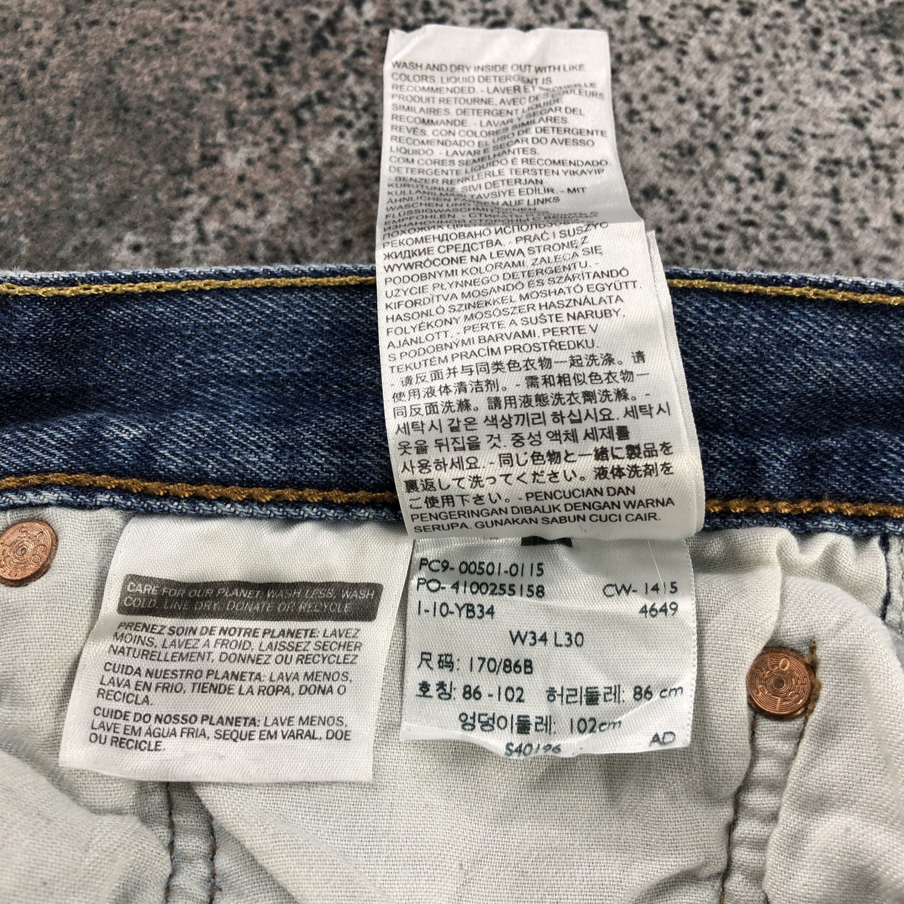 Levi's Vintage Levis 501 Jeans Blue Wash Denim KJ937 Size US 34 / EU 50 - 15 Thumbnail