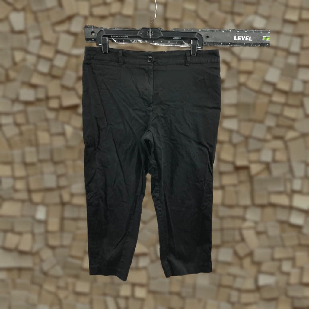 Vintage Counterparts Capri Pants Size 12 Womens Mid Rise Black Capri Pants Women's Size 12 Black Capris Mid Rise/Elastic Waist/Pockets/Stretch Size 34" / US 12 / IT 48 - 1 Thumbnail