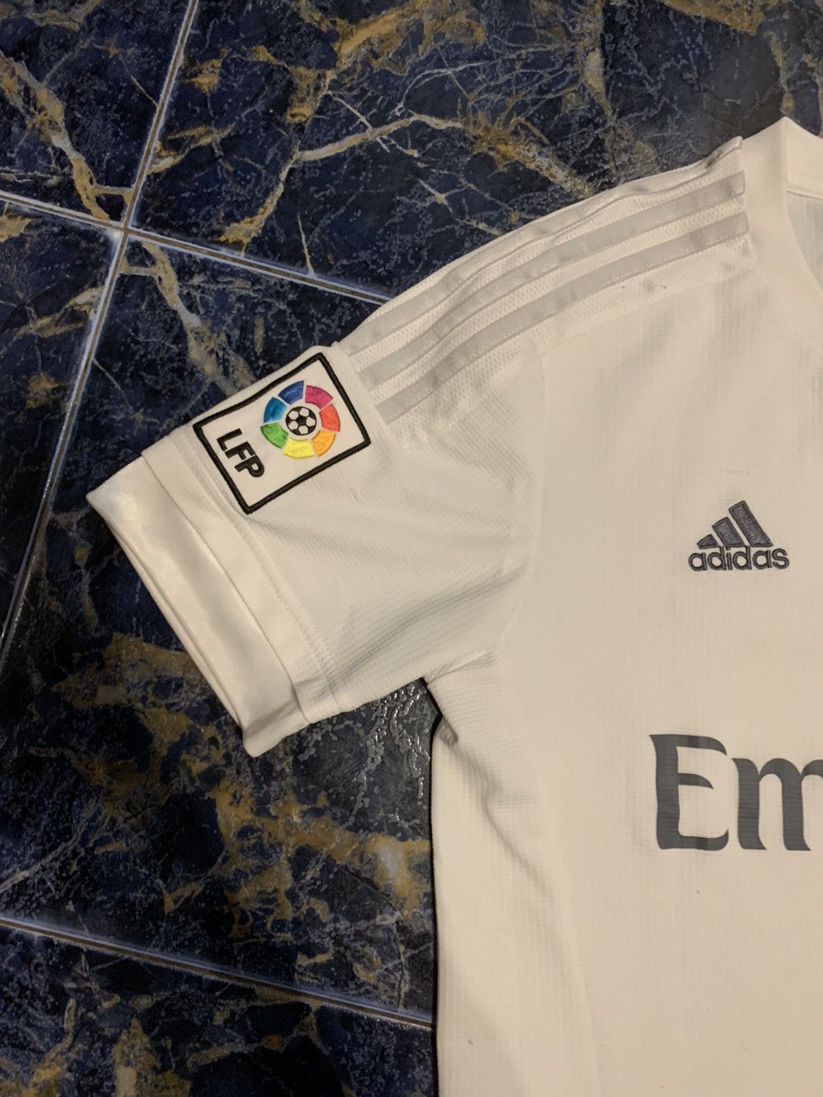 Adidas 2015 Real Madrid White Adidas Soccer Football Jersey Size US M / EU 48-50 / 2 - 4 Thumbnail
