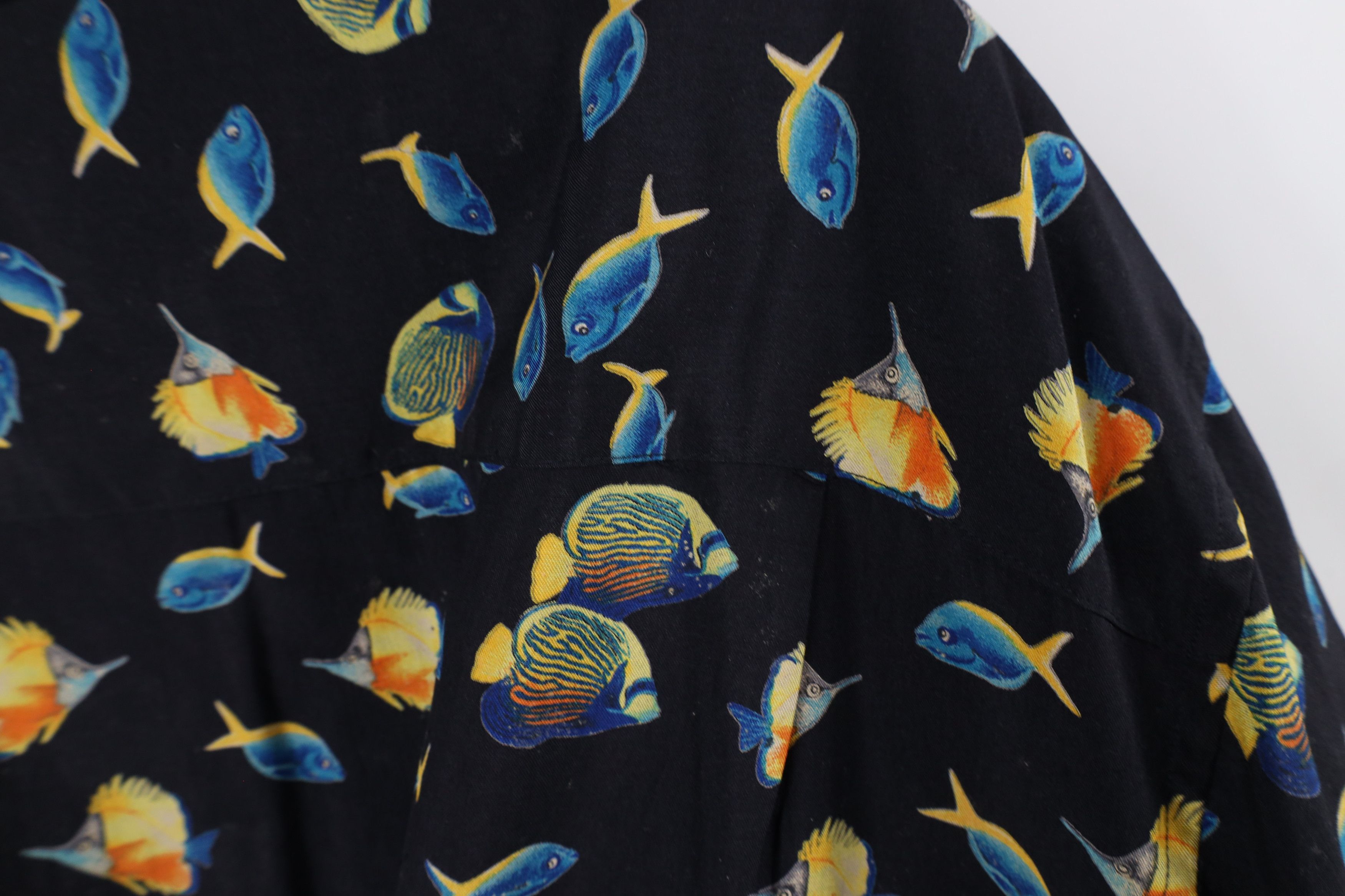 Vintage Vintage 90s Streetwear Over Print Looped Collar Button Shirt Size US XL / EU 56 / 4 - 11 Thumbnail