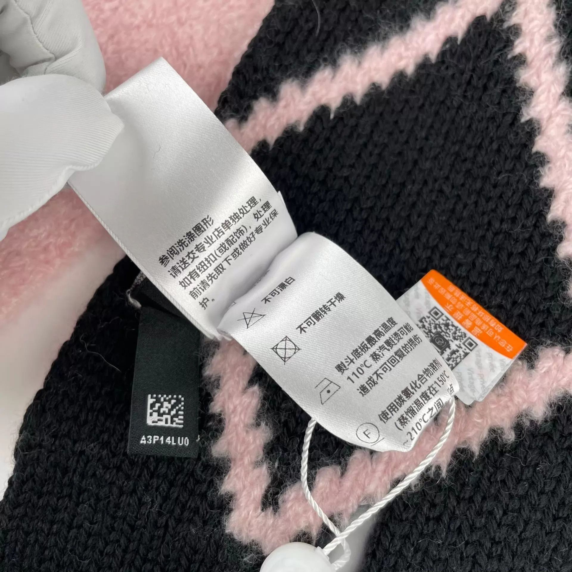 Chanel Chanel Cashmere Scarf Black & Pink Colorblock Double C Size ONE SIZE - 9 Thumbnail