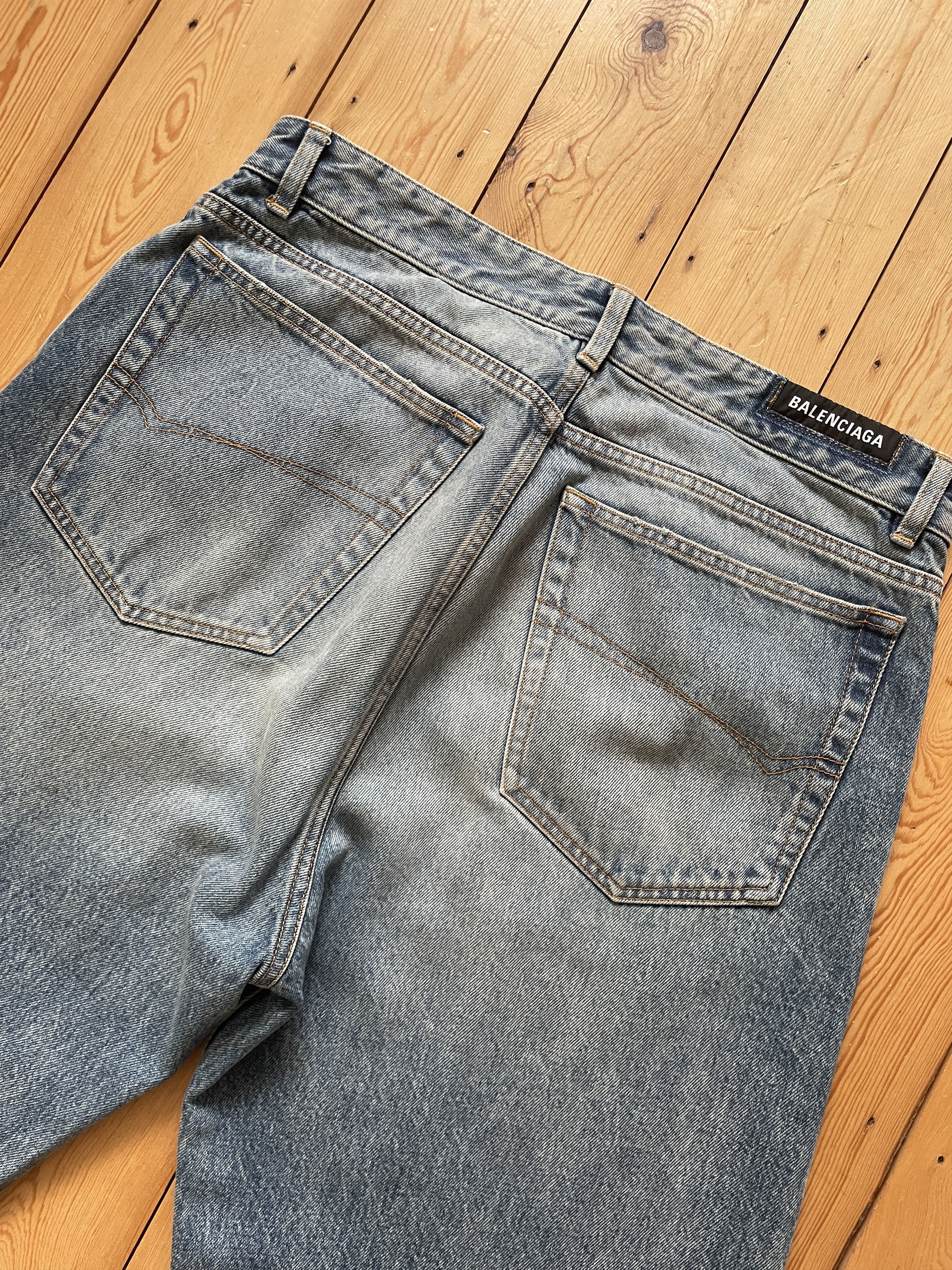 Balenciaga Balenciaga - Light Wash Loose-Fit Jeans L Size US 36 / EU 52 - 8 Thumbnail