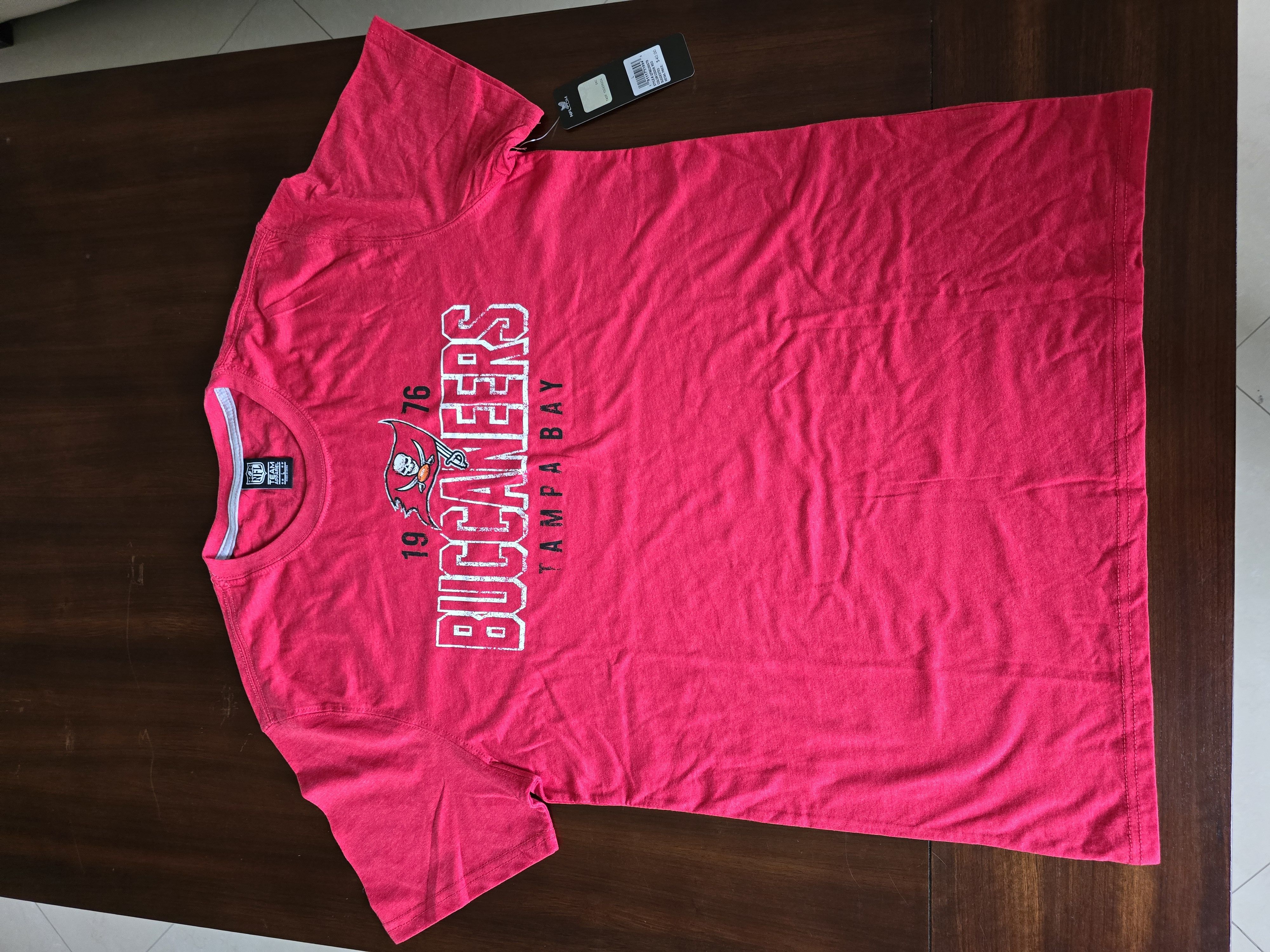 NFL Tampa Bay Buccaneers Official T Shirt Brand New Size L Size US L / EU 52-54 / 3 - 1 Thumbnail