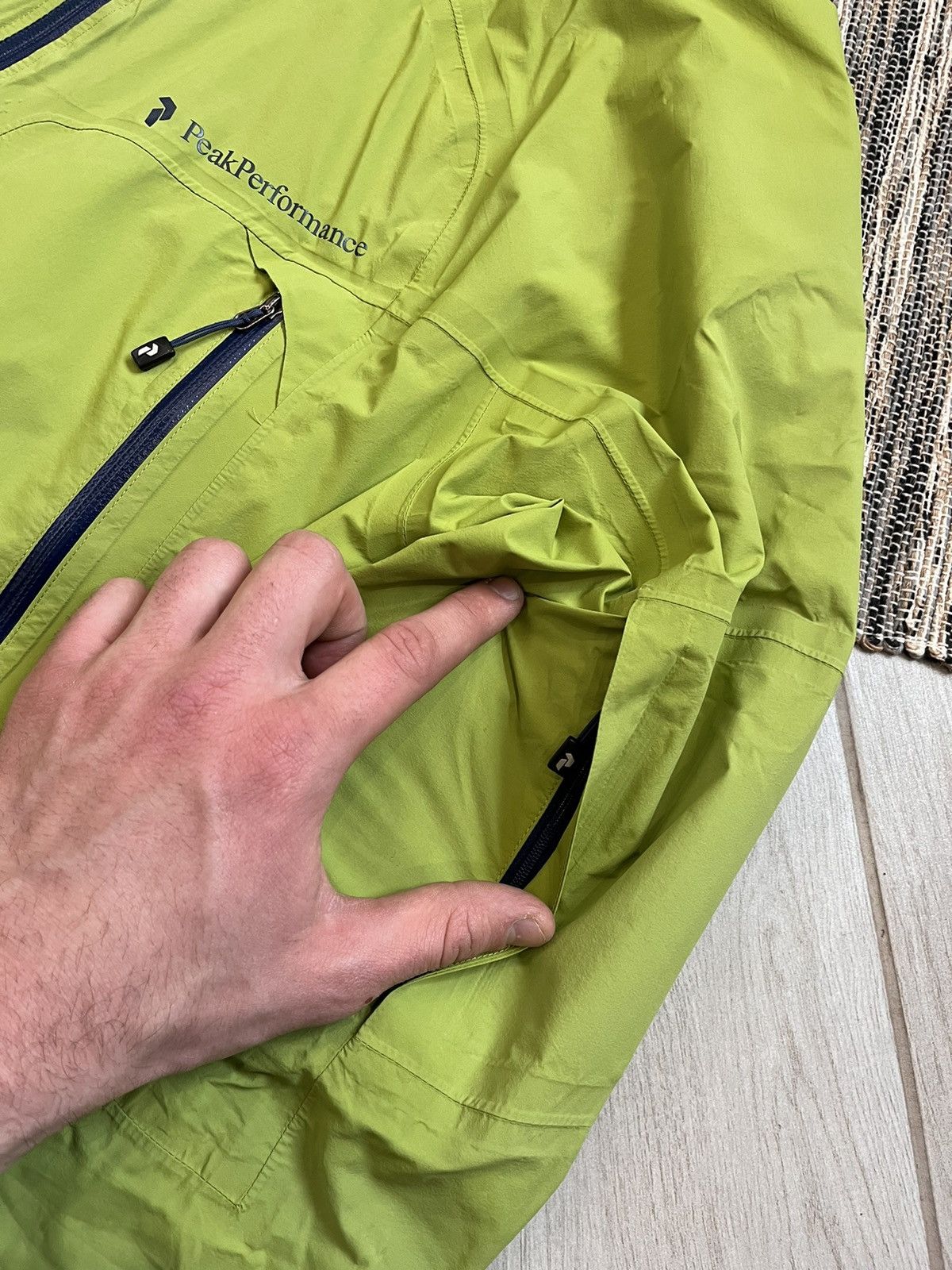 Peak Performance Peak Performance raincoat jacket outdoor minimalistic Size US L / EU 52-54 / 3 - 7 Thumbnail