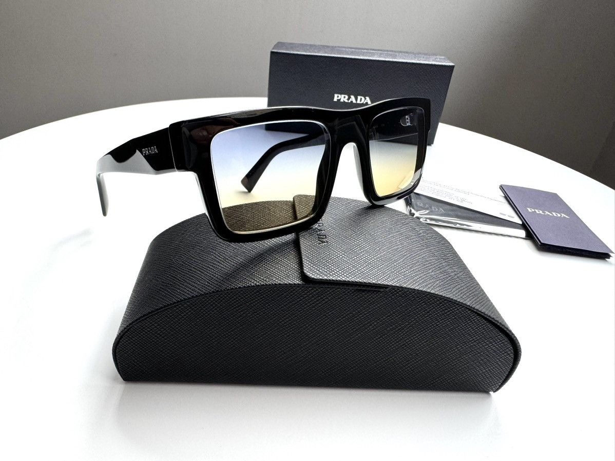 image of Sunglasses Prada Eyewear Prada Pr 19Ws 1Ab06Z in Black, Men's