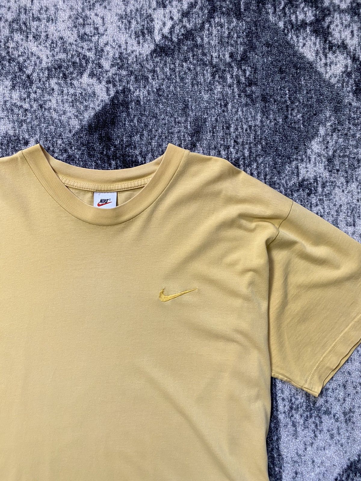 Nike Vintage Nike T Shirt Yellow Swoosh Drill Y2K STYLE 90s Size US L / EU 52-54 / 3 - 2 Thumbnail