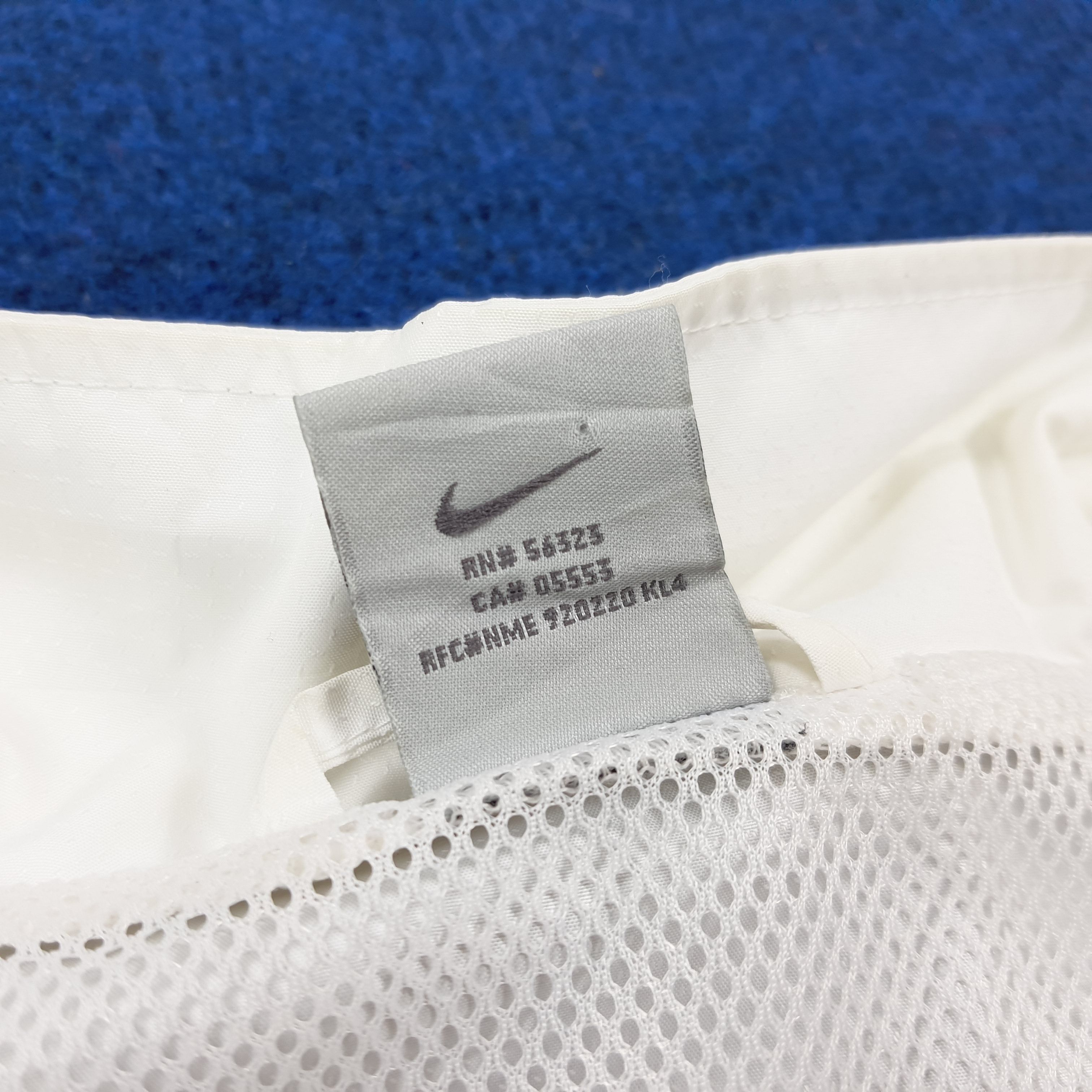 Nike Vintage Nike Windbreaker Jacket White Y2K Track Top C306N8 Size US L / EU 52-54 / 3 - 7 Thumbnail