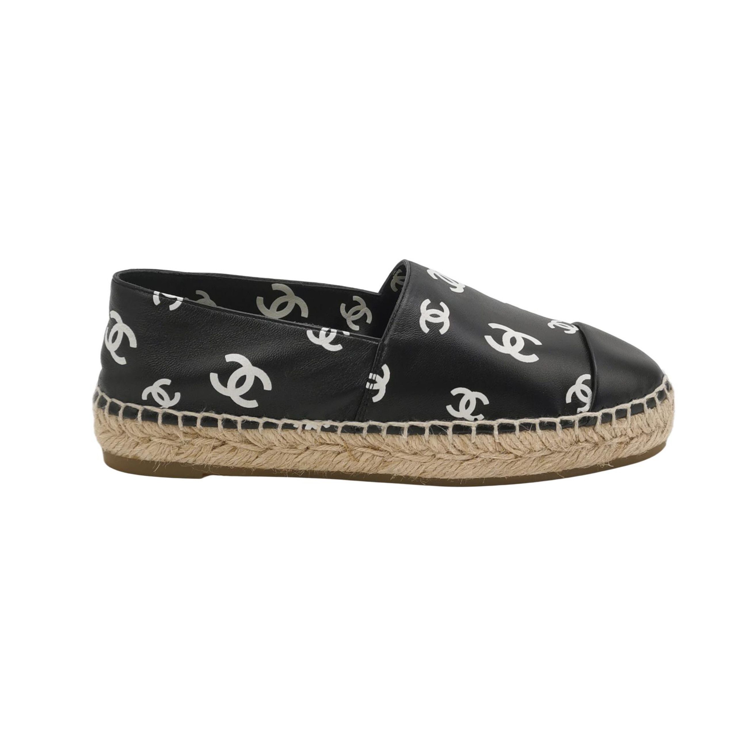 Chanel Chanel Women 5 Flats Size US 5 / IT 35 - 1 Thumbnail