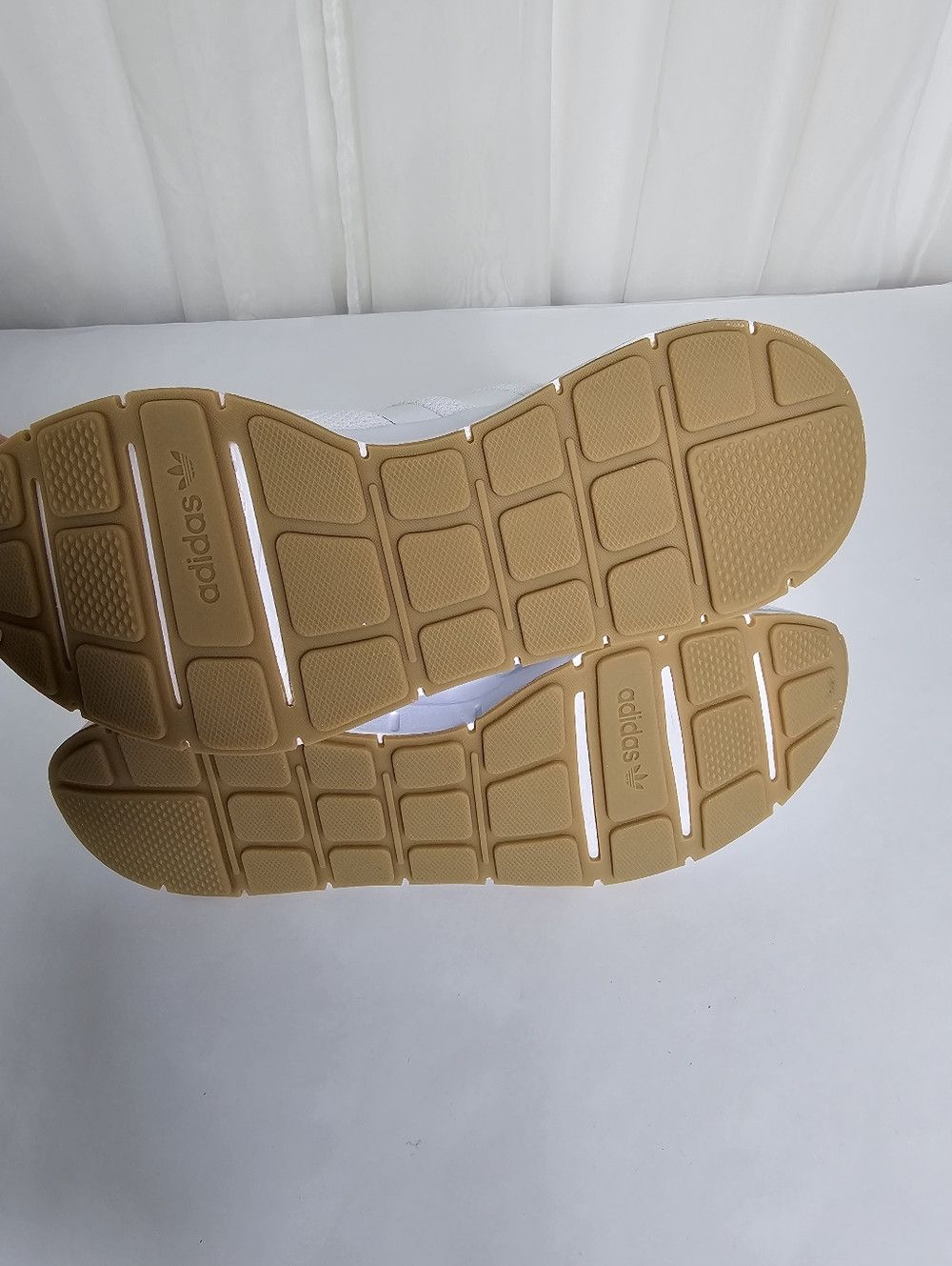Adidas Adidas Orginals Swift Run Cloud White Gum Running Sneakers Size US 8 / EU 41 - 6 Thumbnail