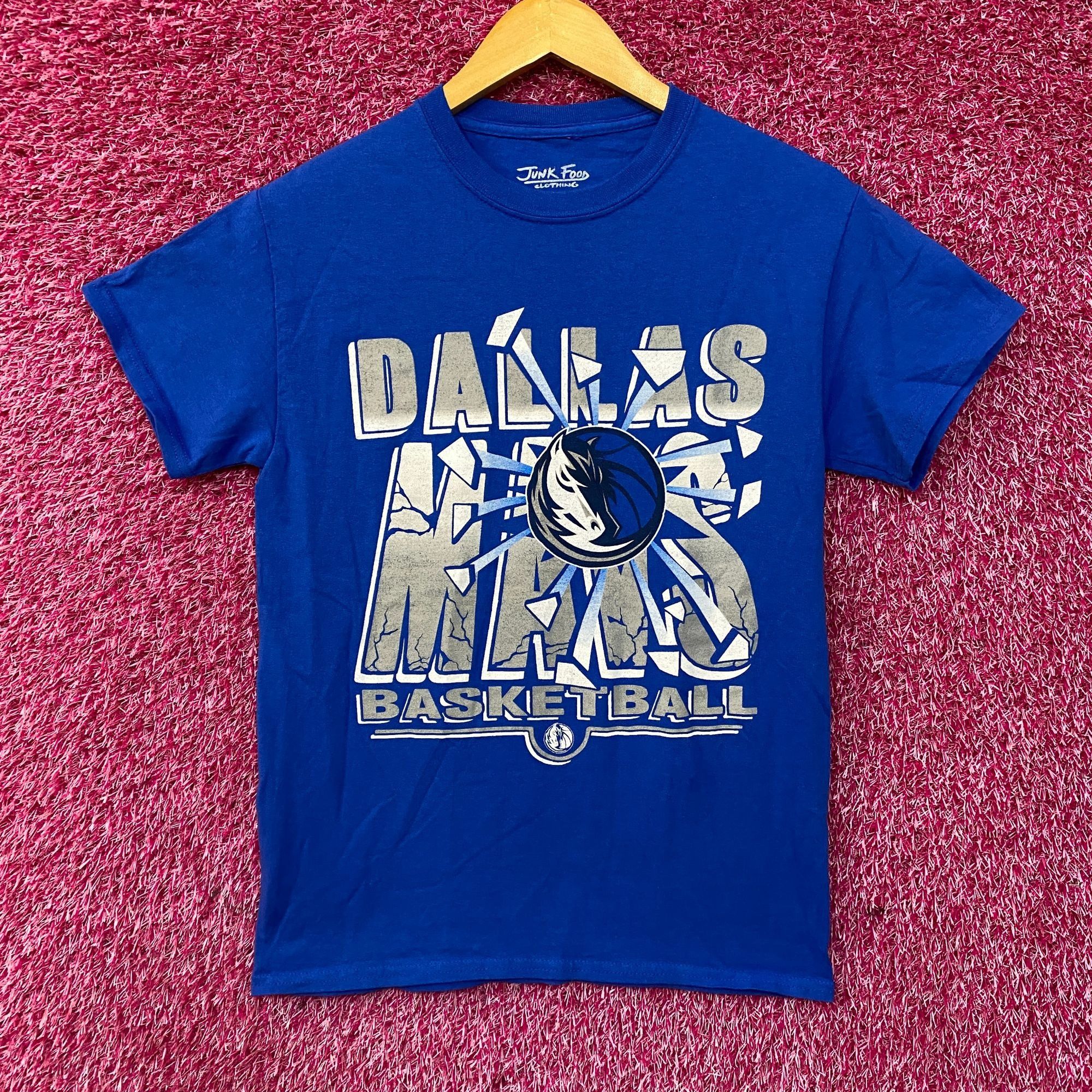Junk Food Junk Food Dallas Mavericks Break Through Basketball T-Shirt Size US XS / EU 42 / 0 - 1 Thumbnail