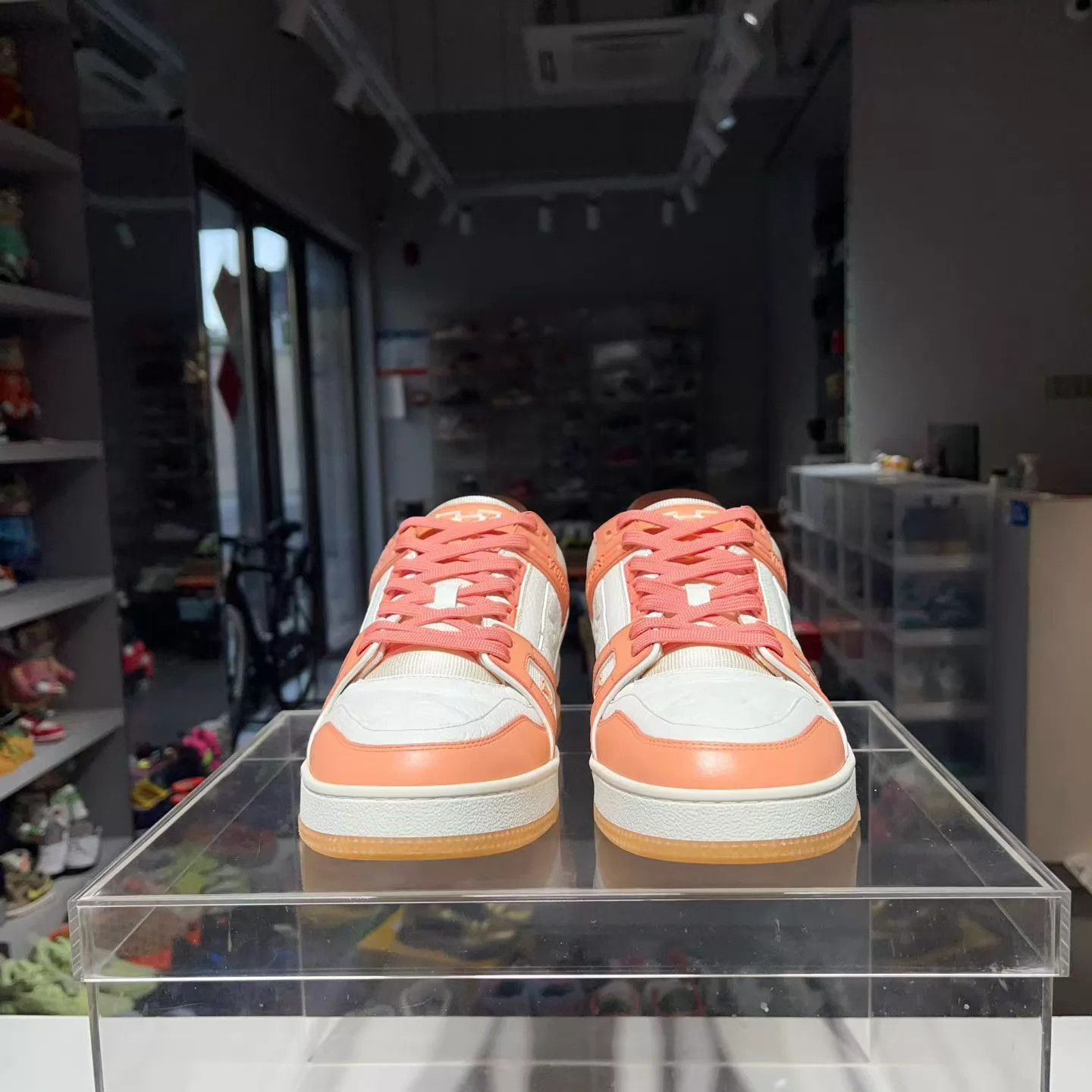 Louis Vuitton LV Trainer Peach 41.5 Near New Size US 8.5 / EU 41-42 - 1 Thumbnail