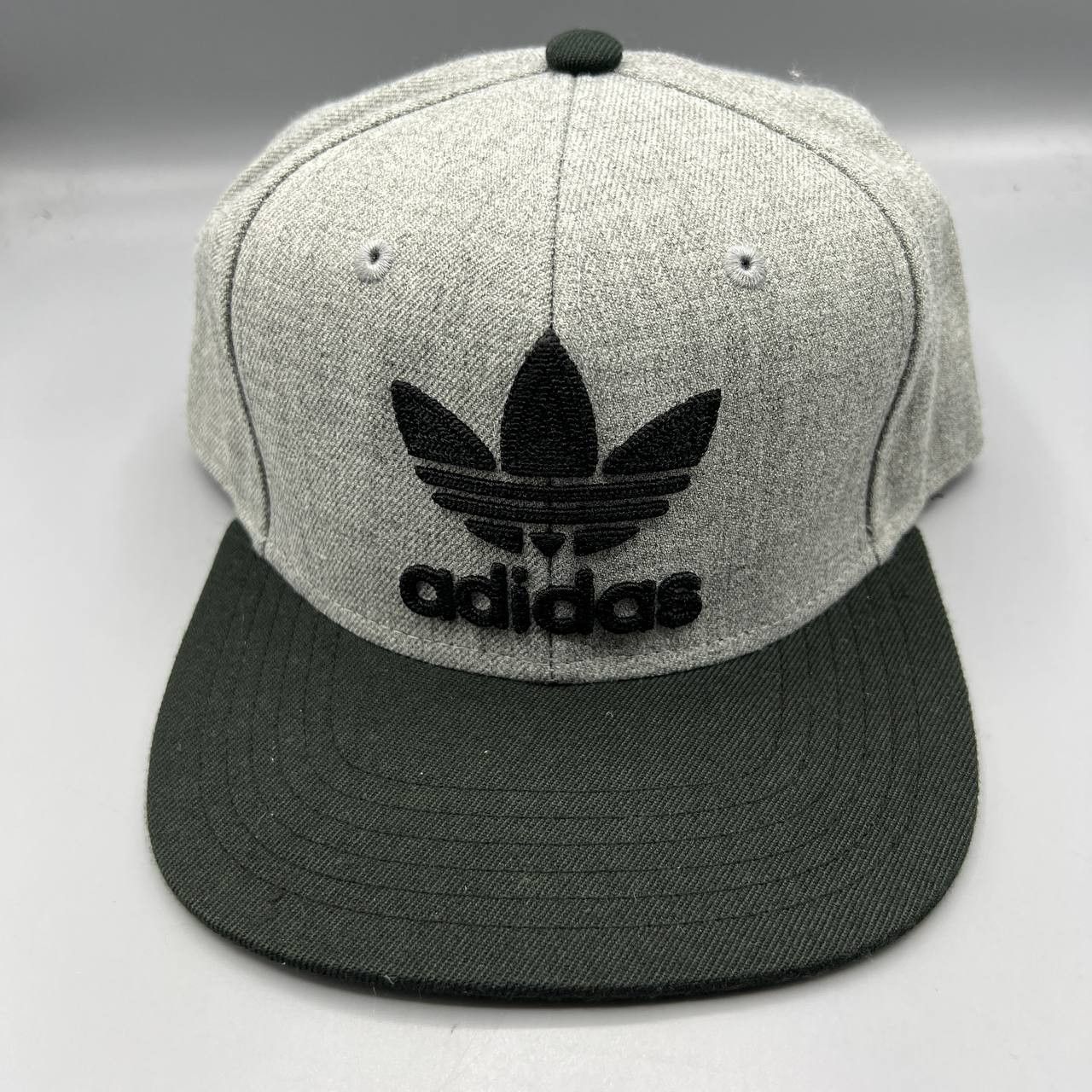 Adidas Adidas Hat Men Gray Black Embroidered Snap Back Cap Size ONE SIZE - 1 Thumbnail