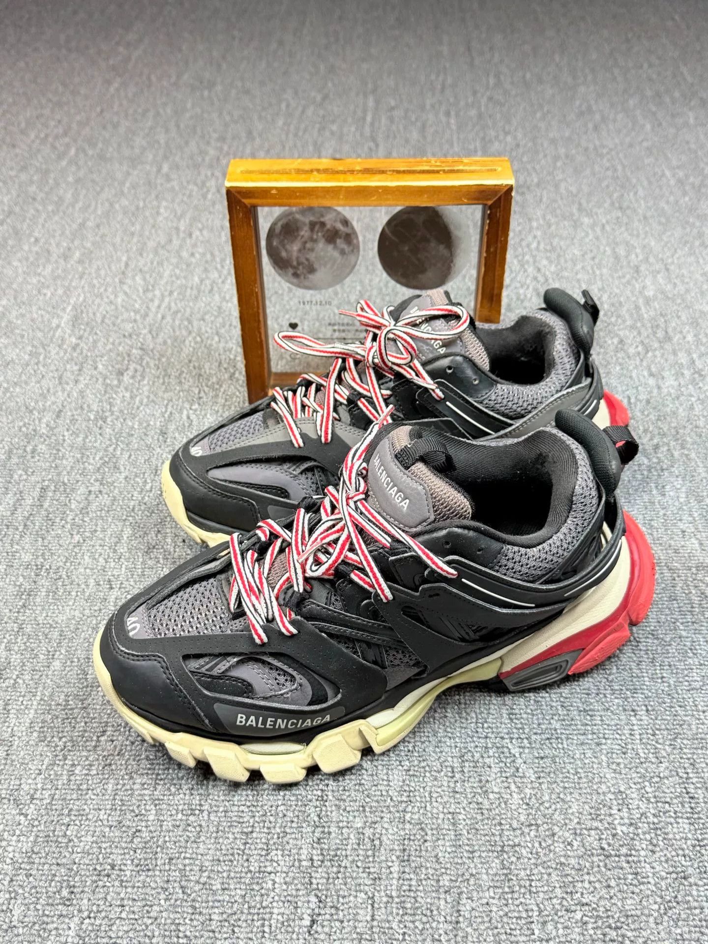 Balenciaga Balenciaga Black Lowtop Sneakers 7 Men Size US 7 / EU 40 - 1 Thumbnail