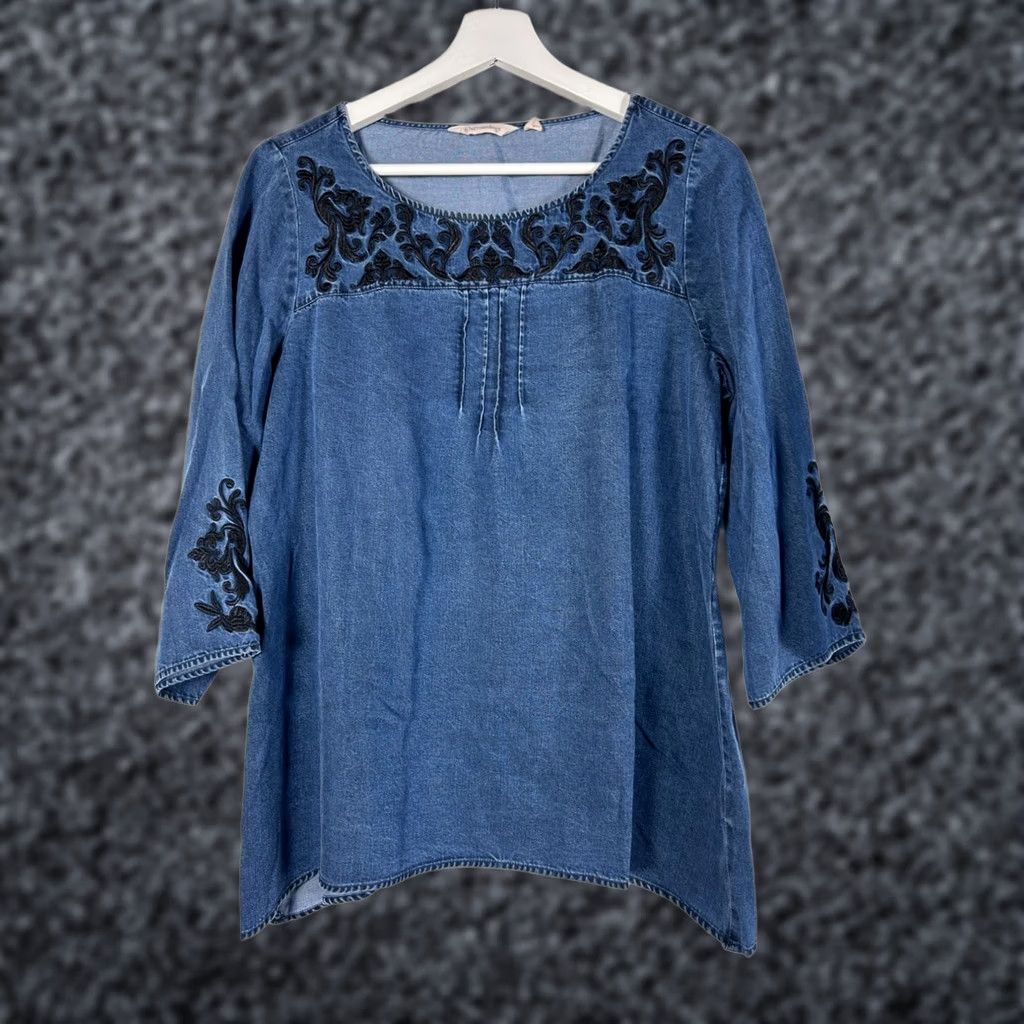 Soft Surroundings Soft Surroundings Tunic Top 3/4 Sleeve Denim Blue Embroidered Petite S Womens Blouse Size S / US 4 / IT 40 - 1 Thumbnail